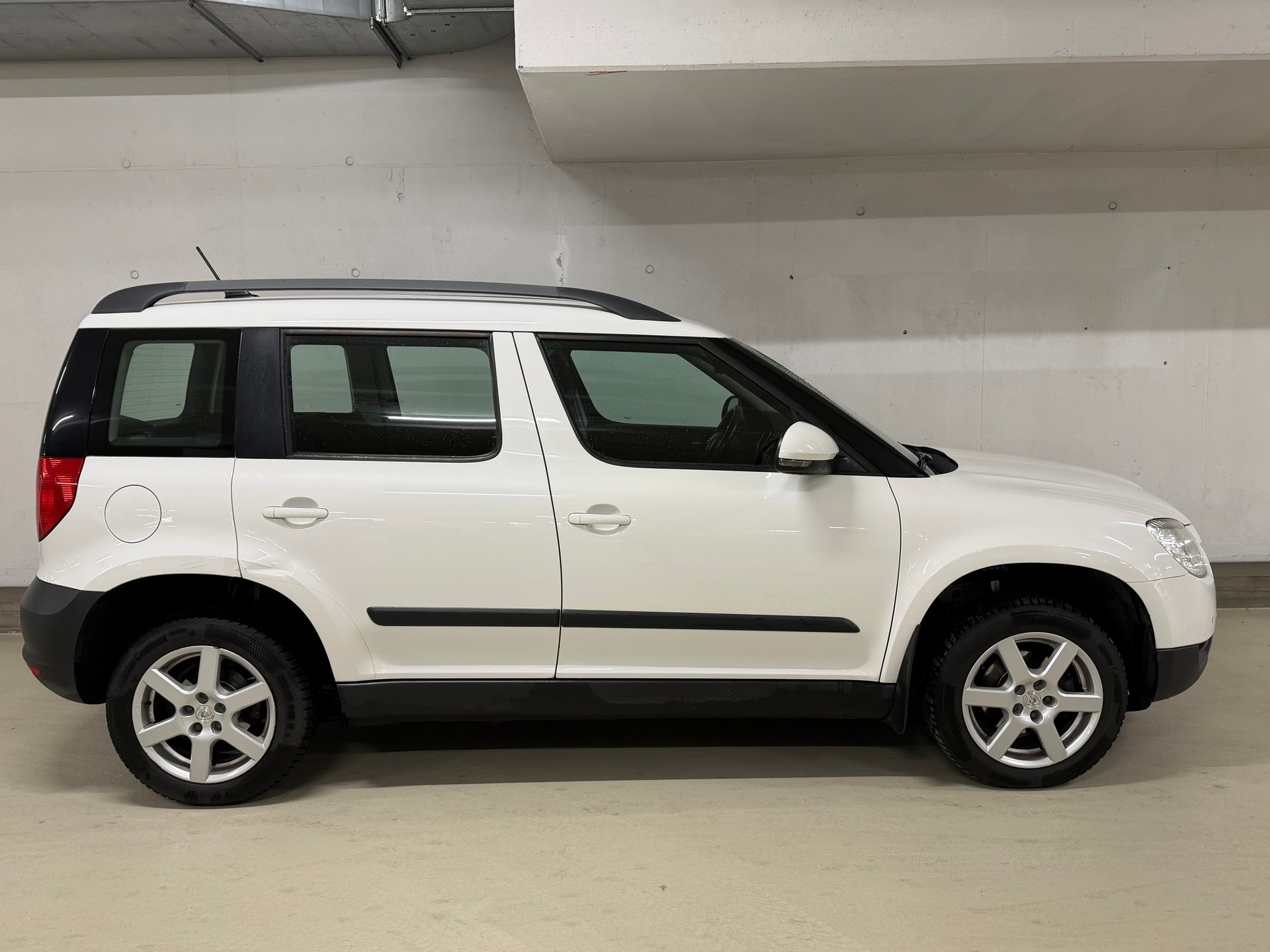 SKODA Yeti 1.6 TDI GL Ambition-showroom-element-3