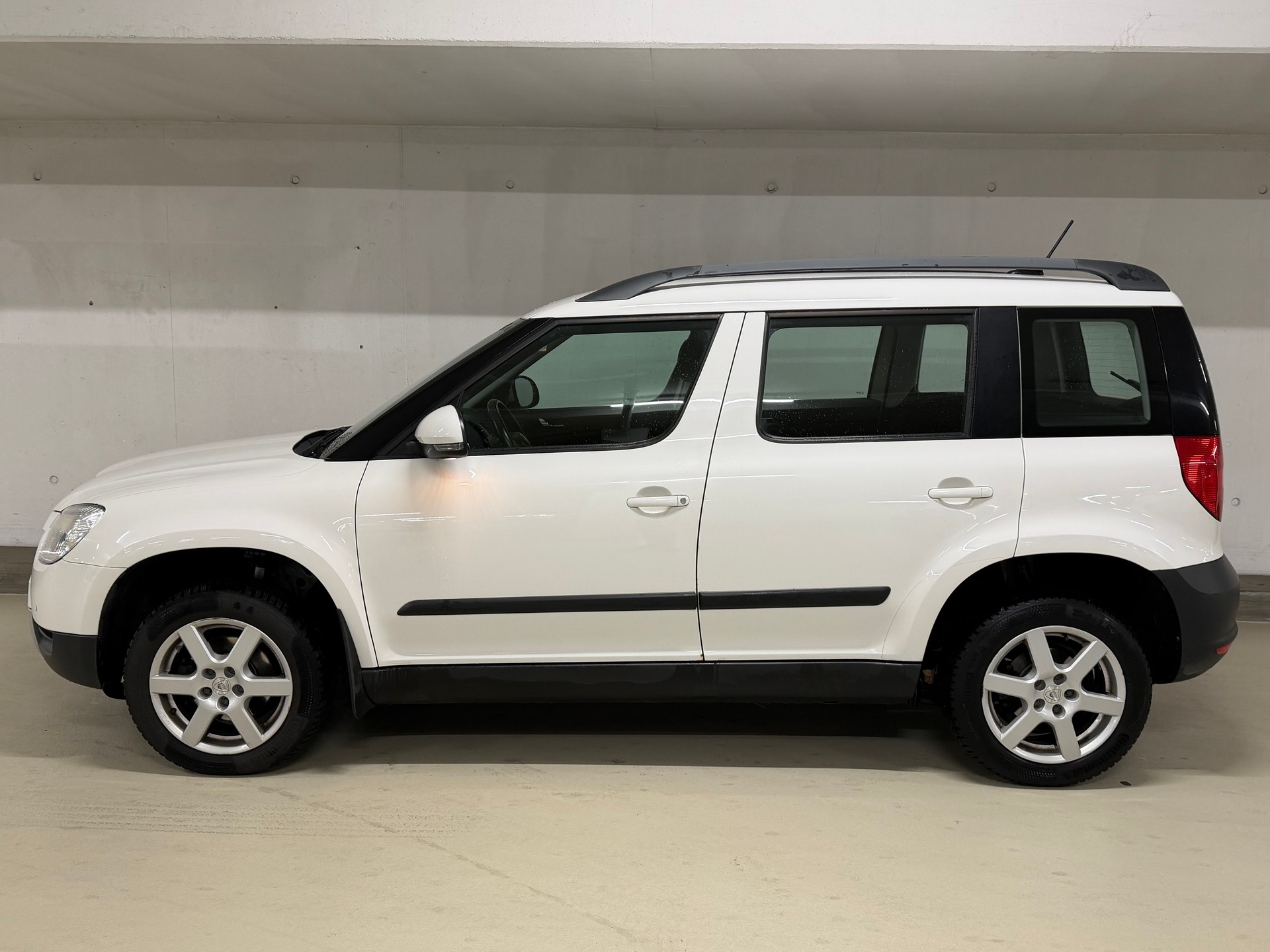 SKODA Yeti 1.6 TDI GL Ambition-image-7