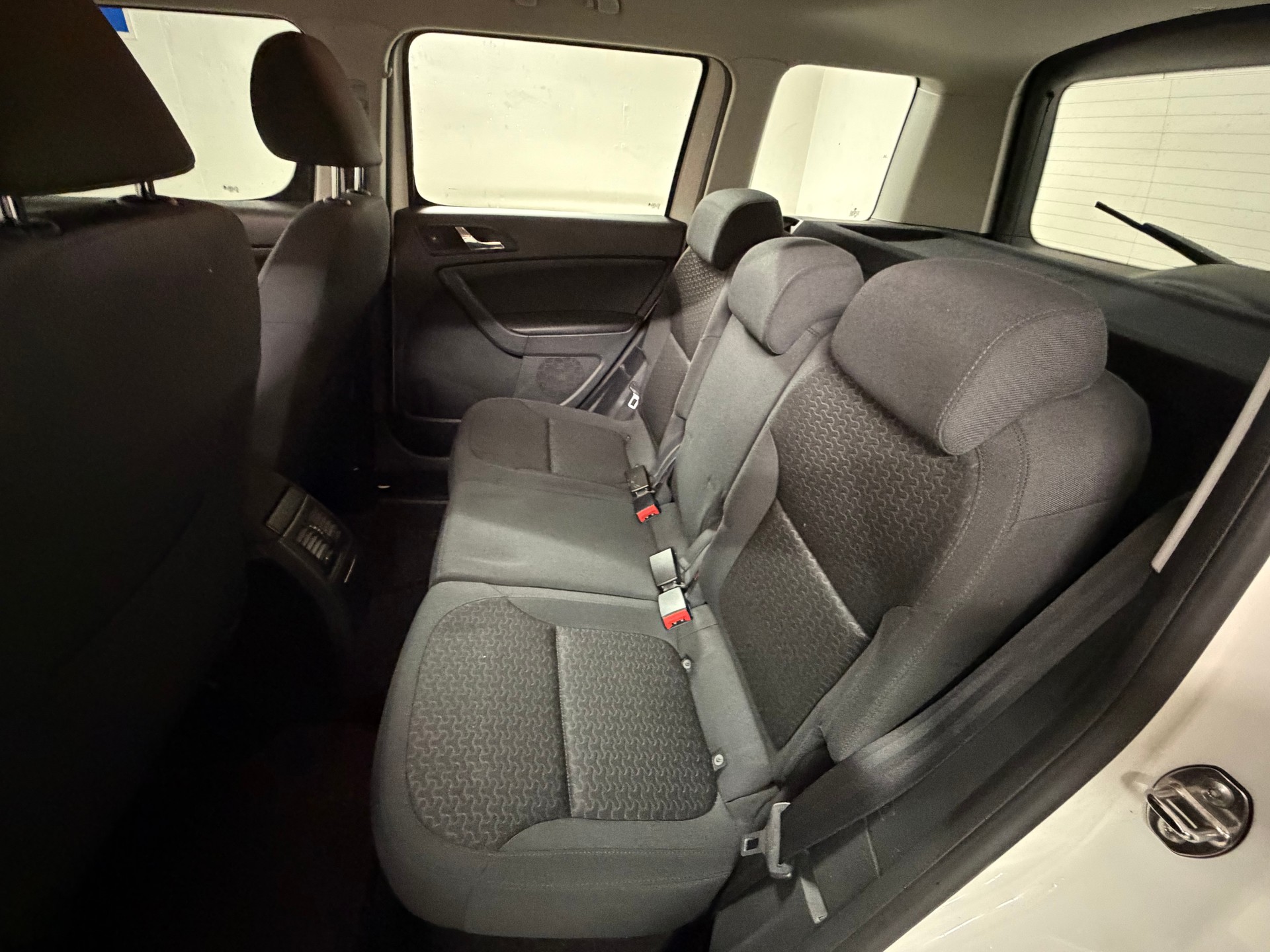 SKODA Yeti 1.6 TDI GL Ambition-image-9