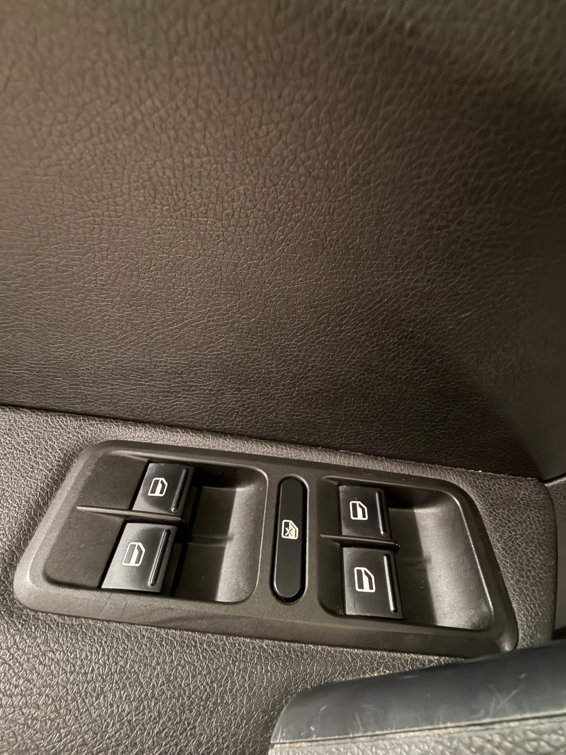 SKODA Yeti 1.6 TDI GL Ambition-image-15