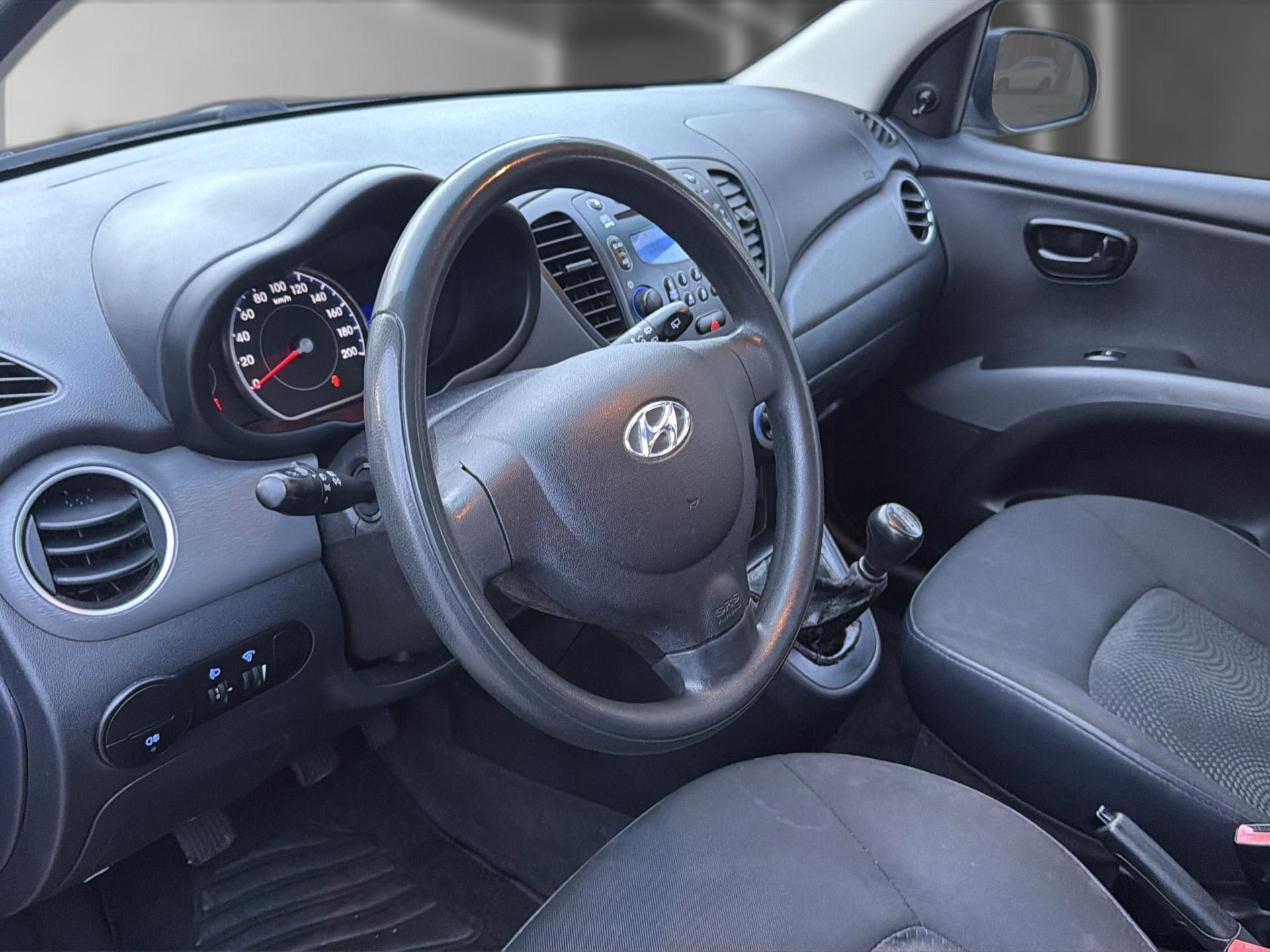 HYUNDAI i10 1.1 Comfort-image-9