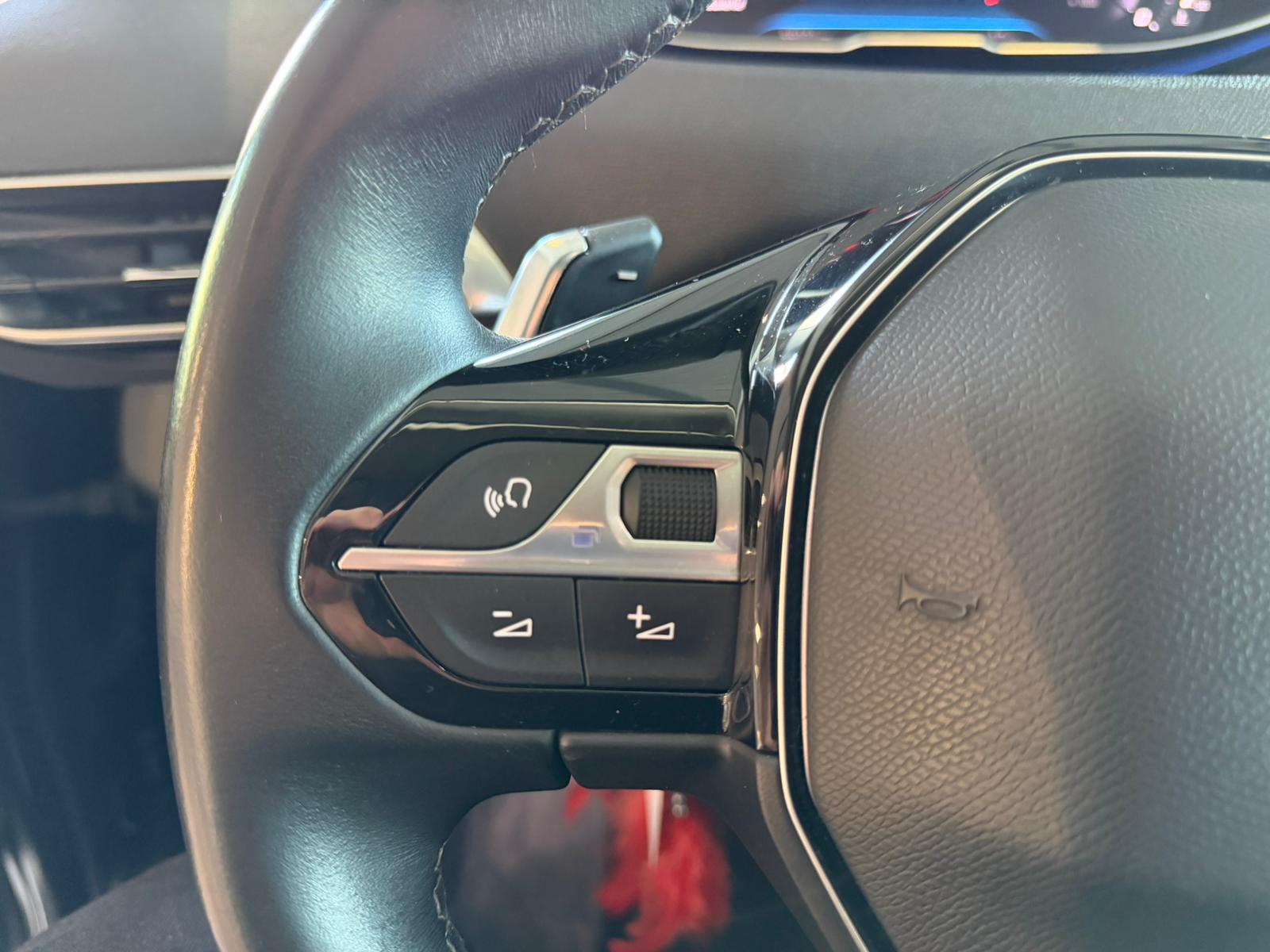 PEUGEOT 5008 1.2 Pure Tech Allure Pack EAT8 7 places ** Visite sur RDV **-image-15