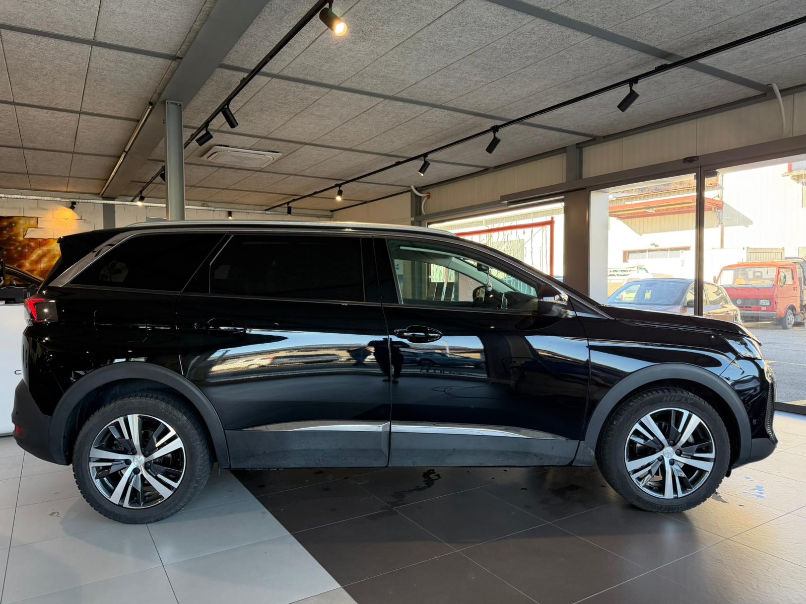PEUGEOT 5008 1.2 Pure Tech Allure Pack EAT8 7 places ** Visite sur RDV **-image-5