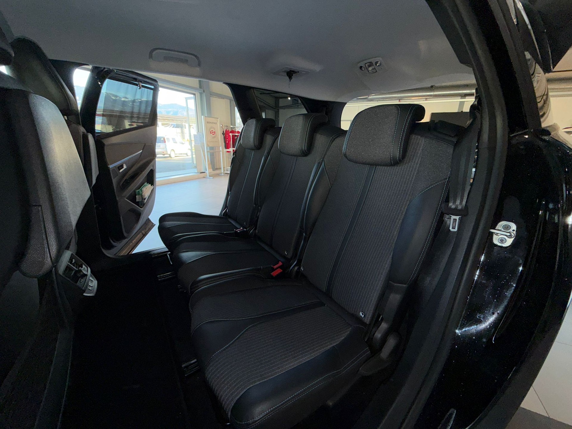 PEUGEOT 5008 1.2 Pure Tech Allure Pack EAT8 7 places ** Visite sur RDV **-image-8