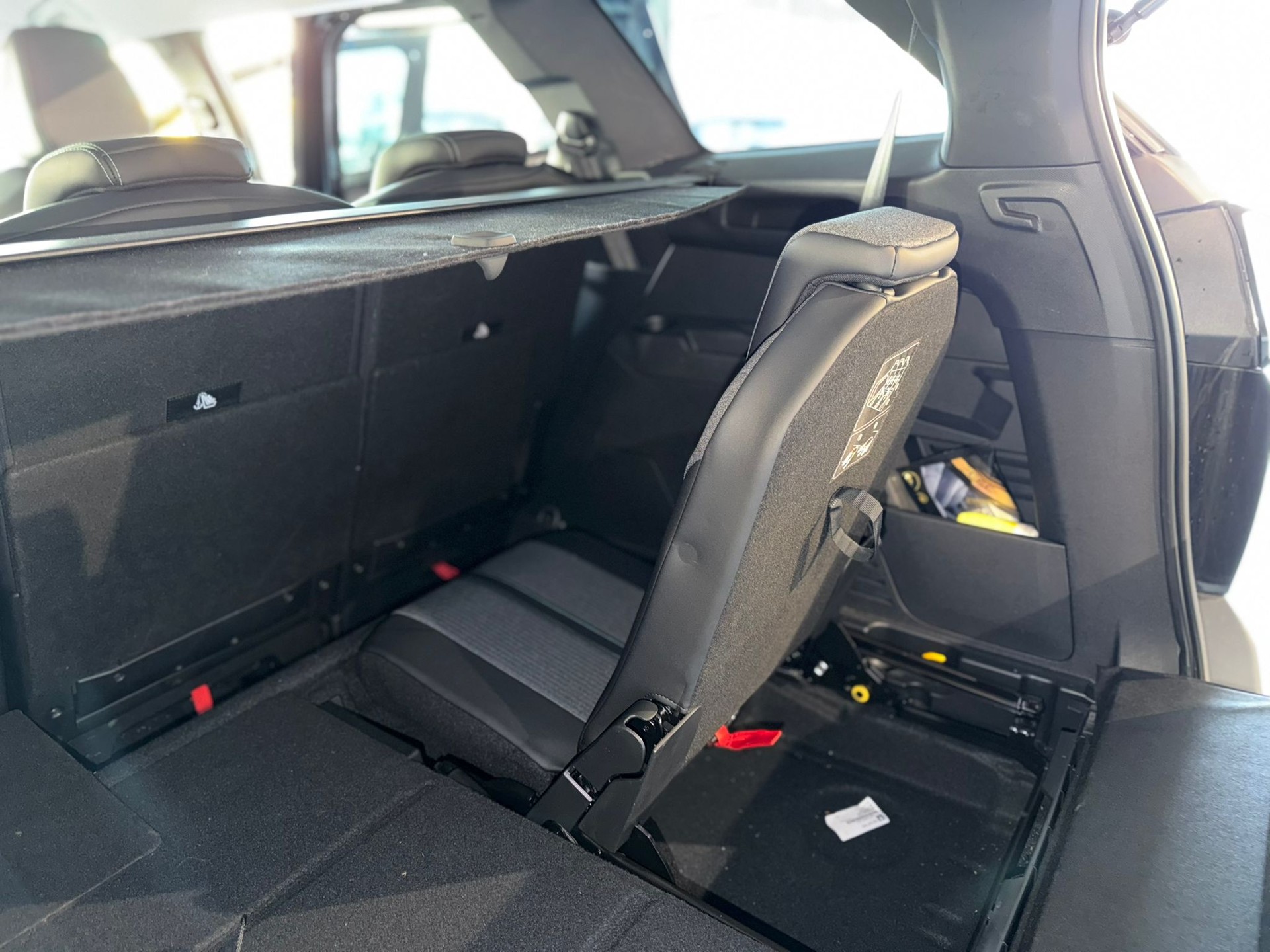 PEUGEOT 5008 1.2 Pure Tech Allure Pack EAT8 7 places ** Visite sur RDV **-image-9