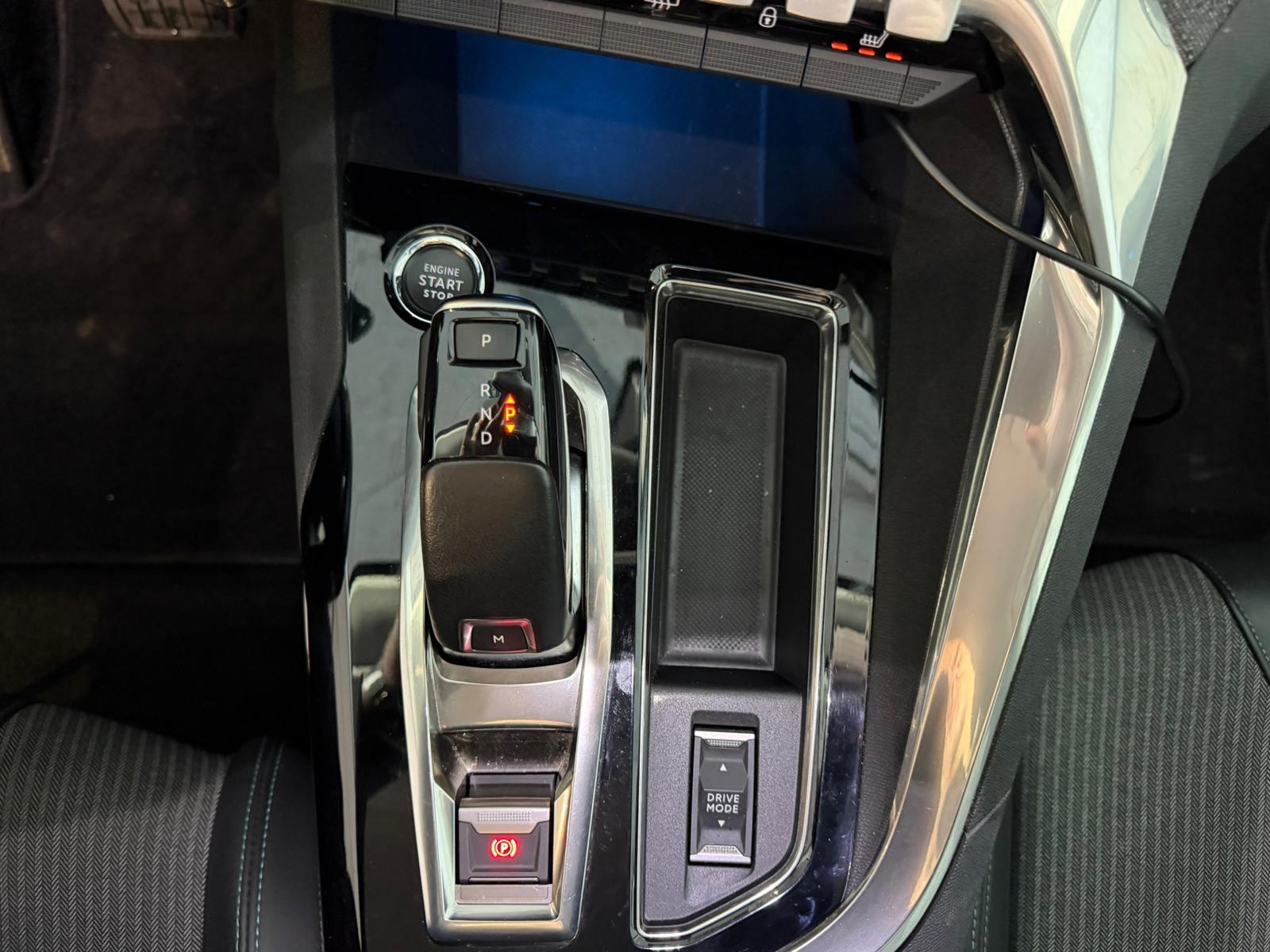 PEUGEOT 5008 1.2 Pure Tech Allure Pack EAT8 7 places ** Visite sur RDV **-image-21