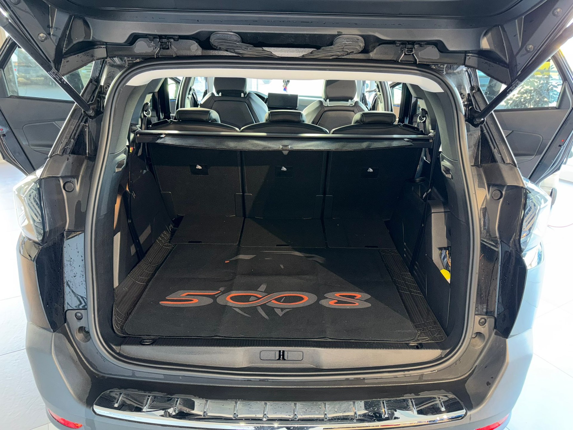 PEUGEOT 5008 1.2 Pure Tech Allure Pack EAT8 7 places ** Visite sur RDV **-showroom-element-3
