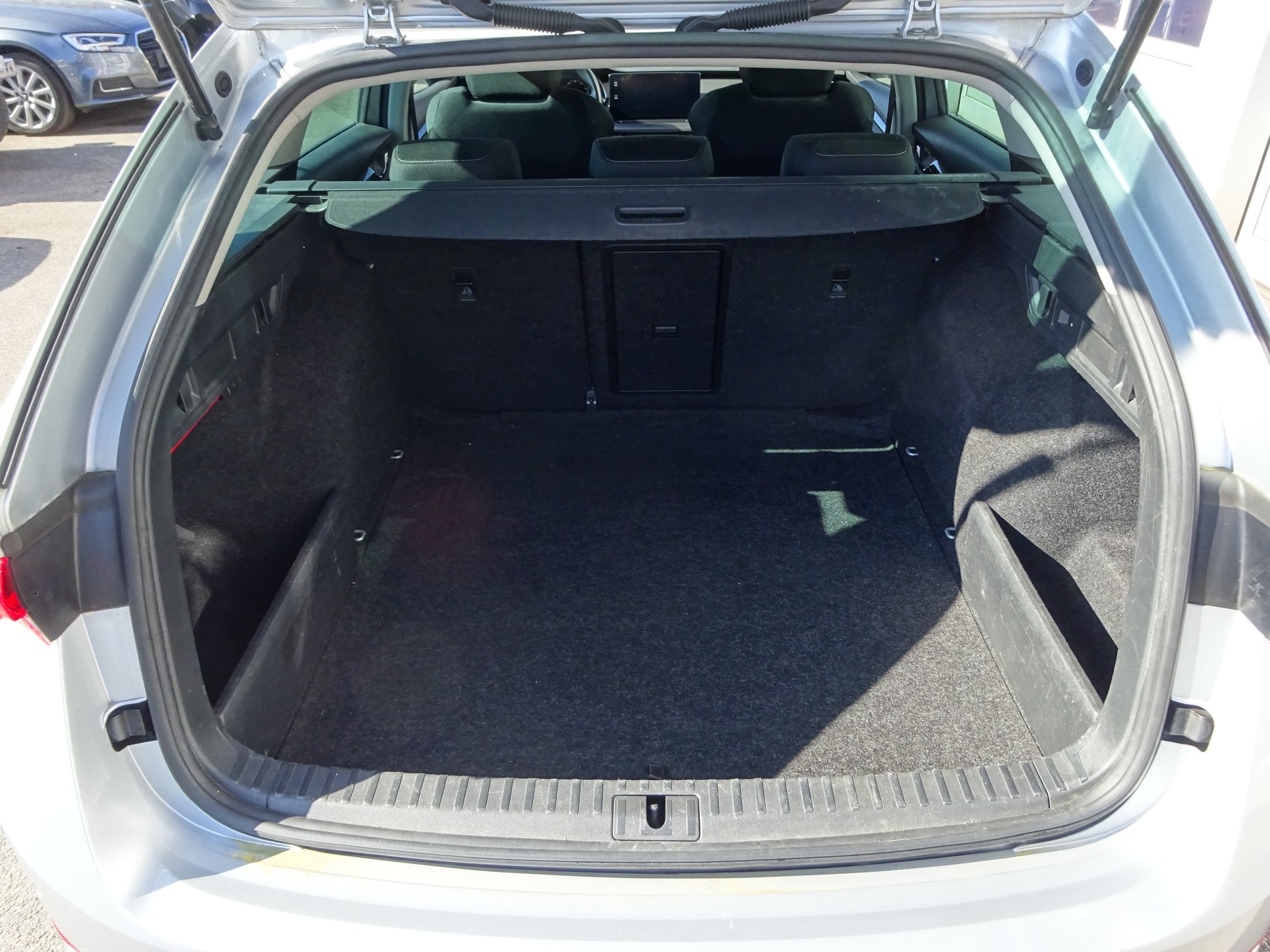 SKODA Octavia Combi 2.0 TDI DSG Ambition 4x4-image-11