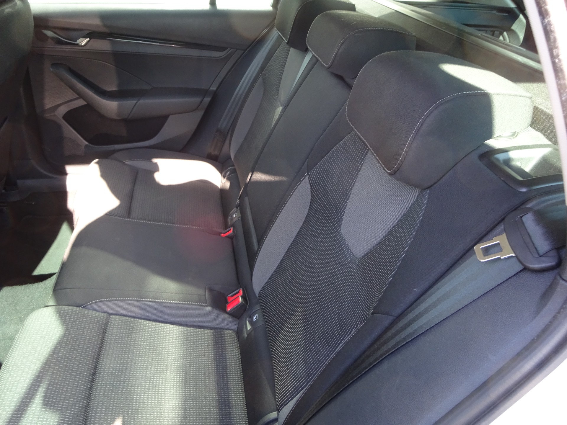 SKODA Octavia Combi 2.0 TDI DSG Ambition 4x4-image-9