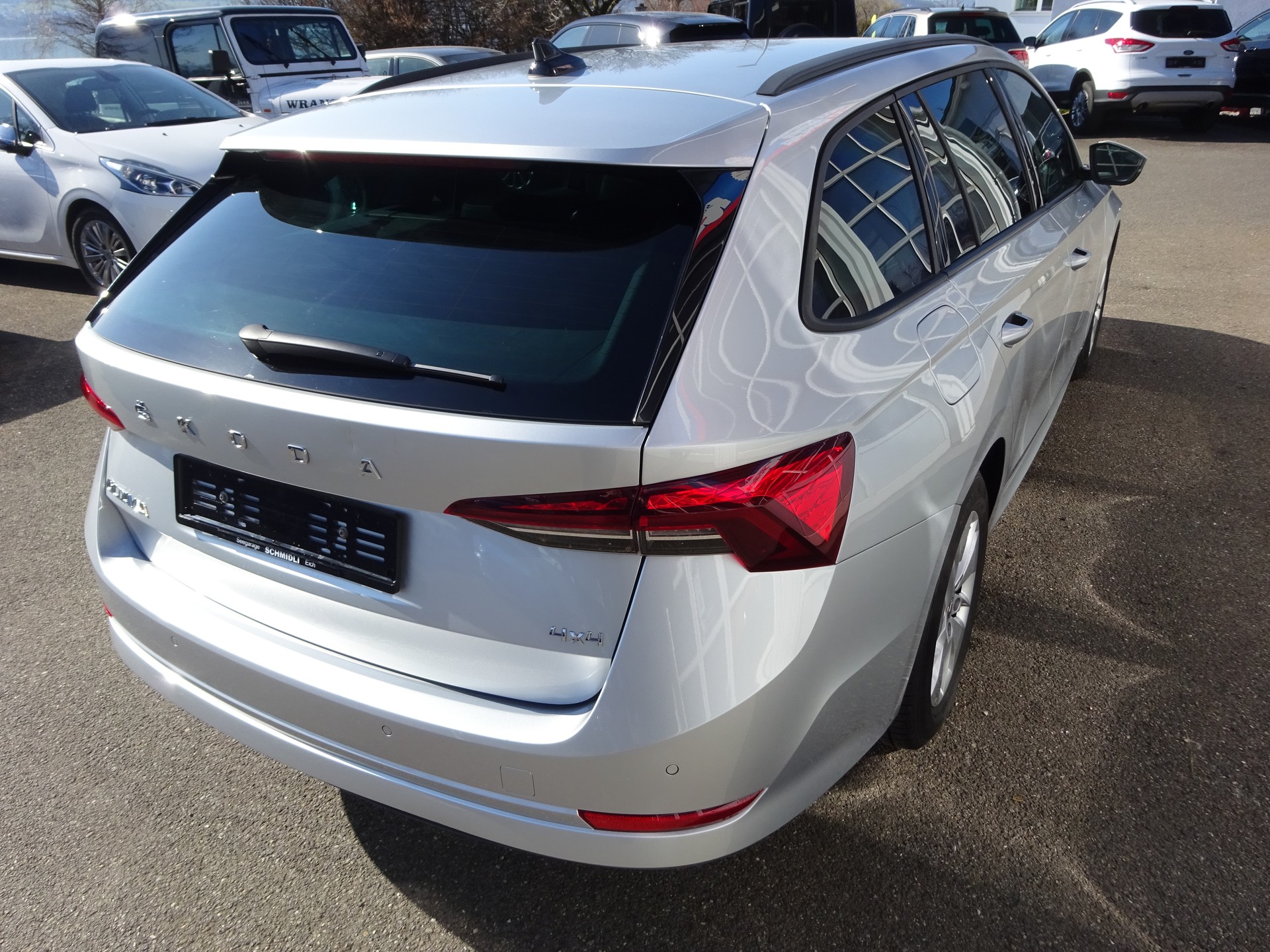 SKODA Octavia Combi 2.0 TDI DSG Ambition 4x4-showroom-element-2