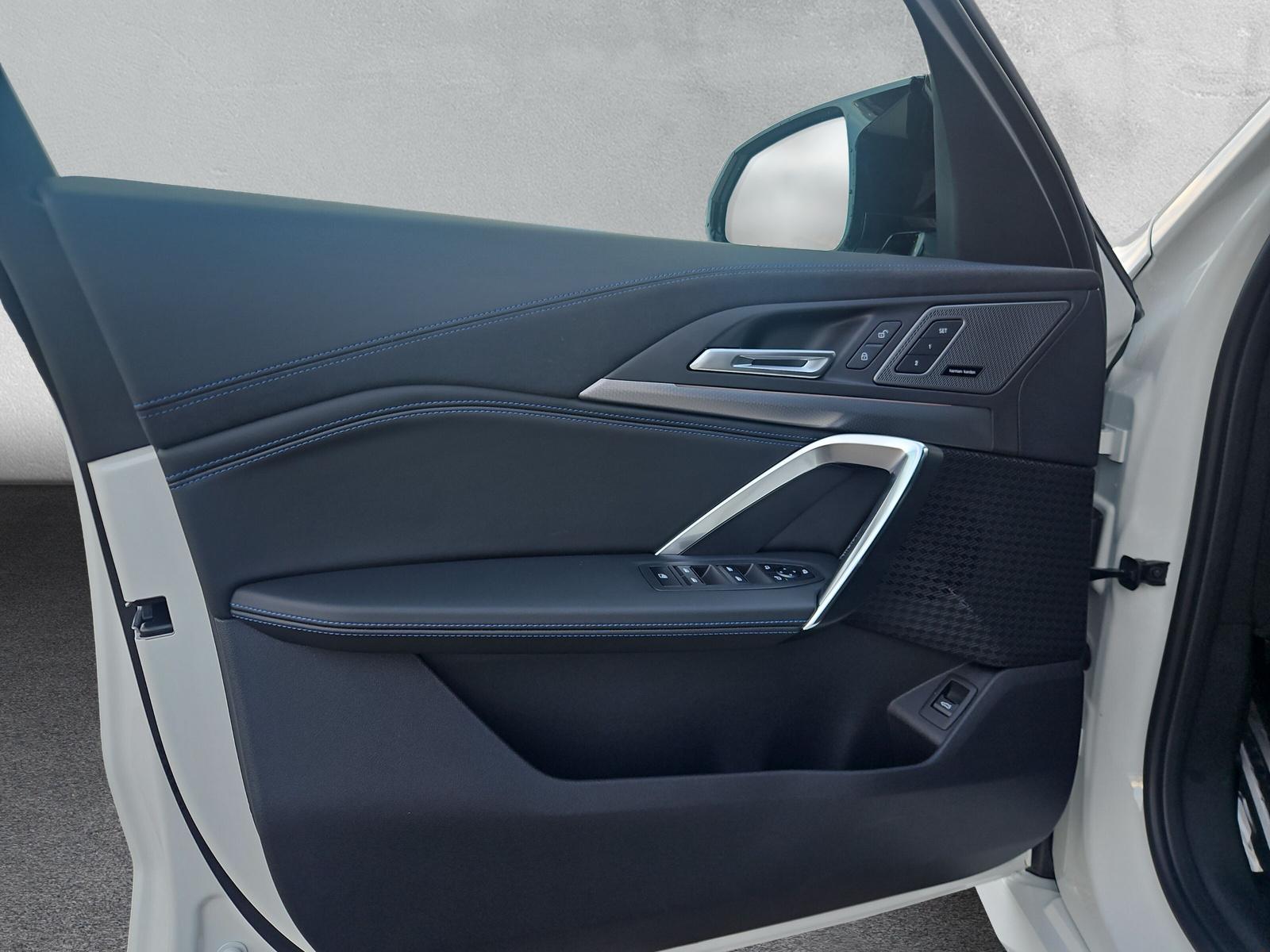 BMW X1 xDriveM35i-image-16