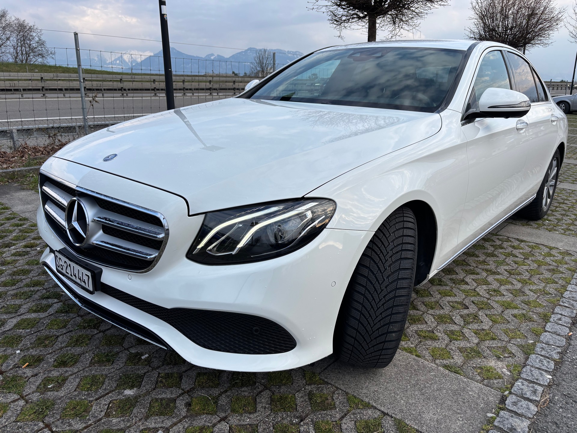 MERCEDES-BENZ E 200 Avantgarde 9G-Tronic, CH Fahrzeug, Service gepflegt