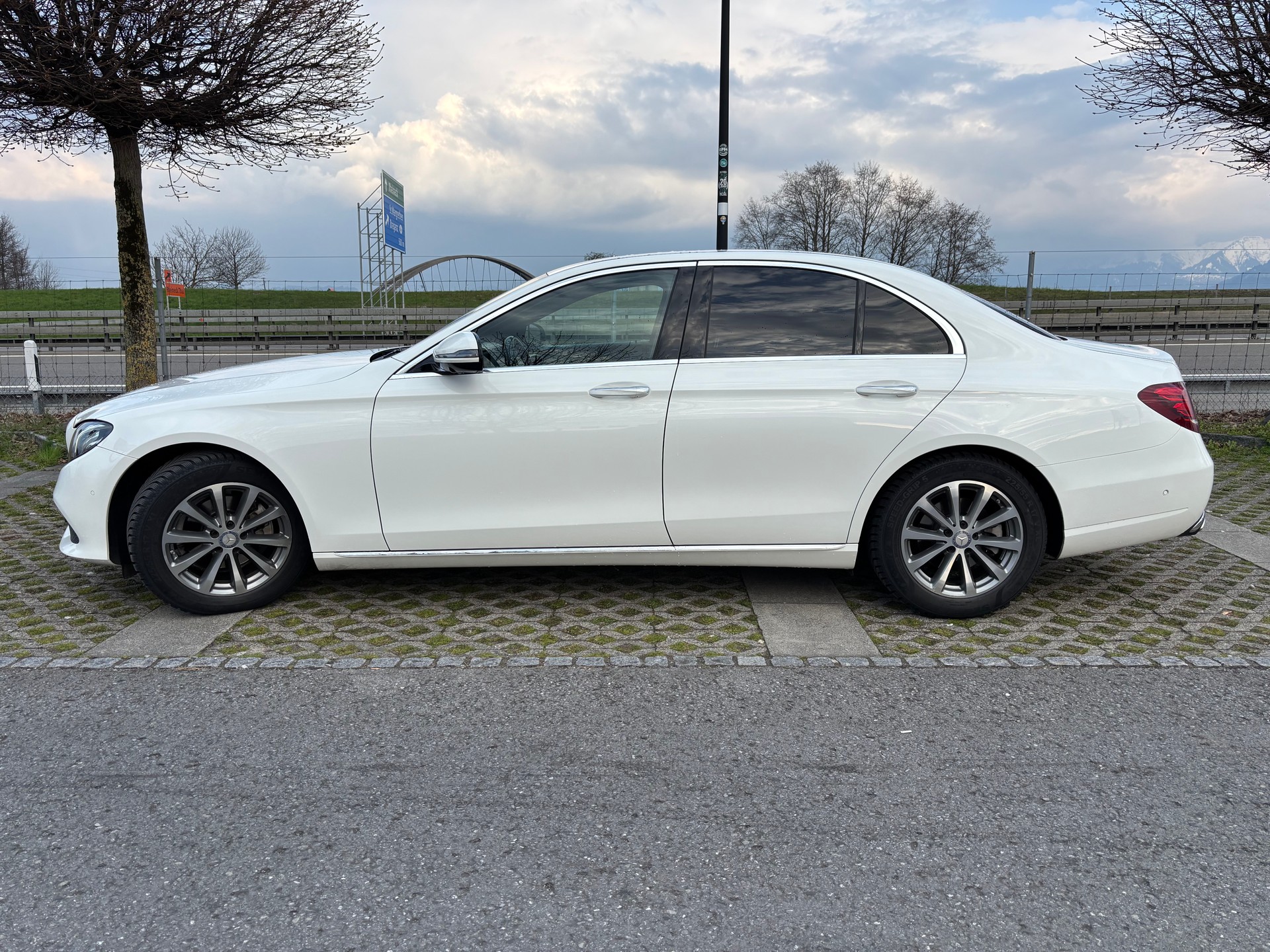 MERCEDES-BENZ E 200 Avantgarde 9G-Tronic, CH Fahrzeug, Service gepflegt-image-2