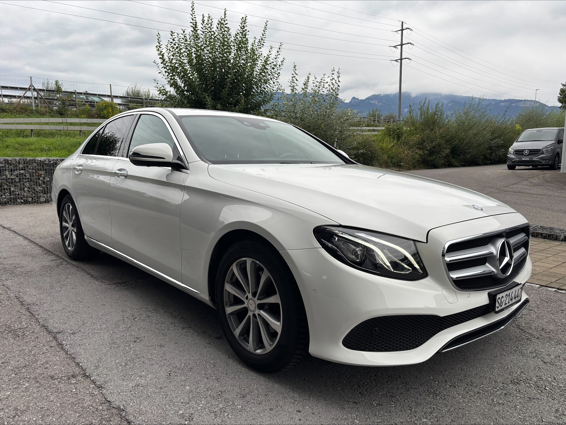 MERCEDES-BENZ E 200 Avantgarde 9G-Tronic, CH Fahrzeug, alle Services bei Mercedes gepflegt