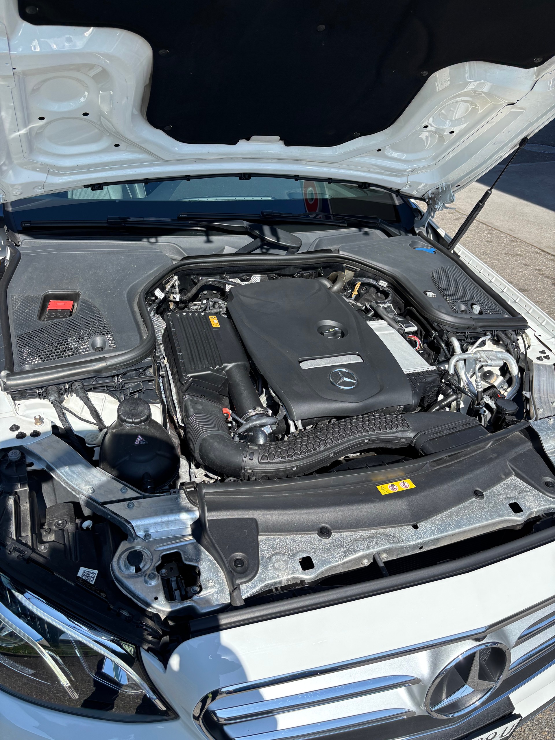 MERCEDES-BENZ E 200 Avantgarde 9G-Tronic, CH Fahrzeug, Service gepflegt-image-16