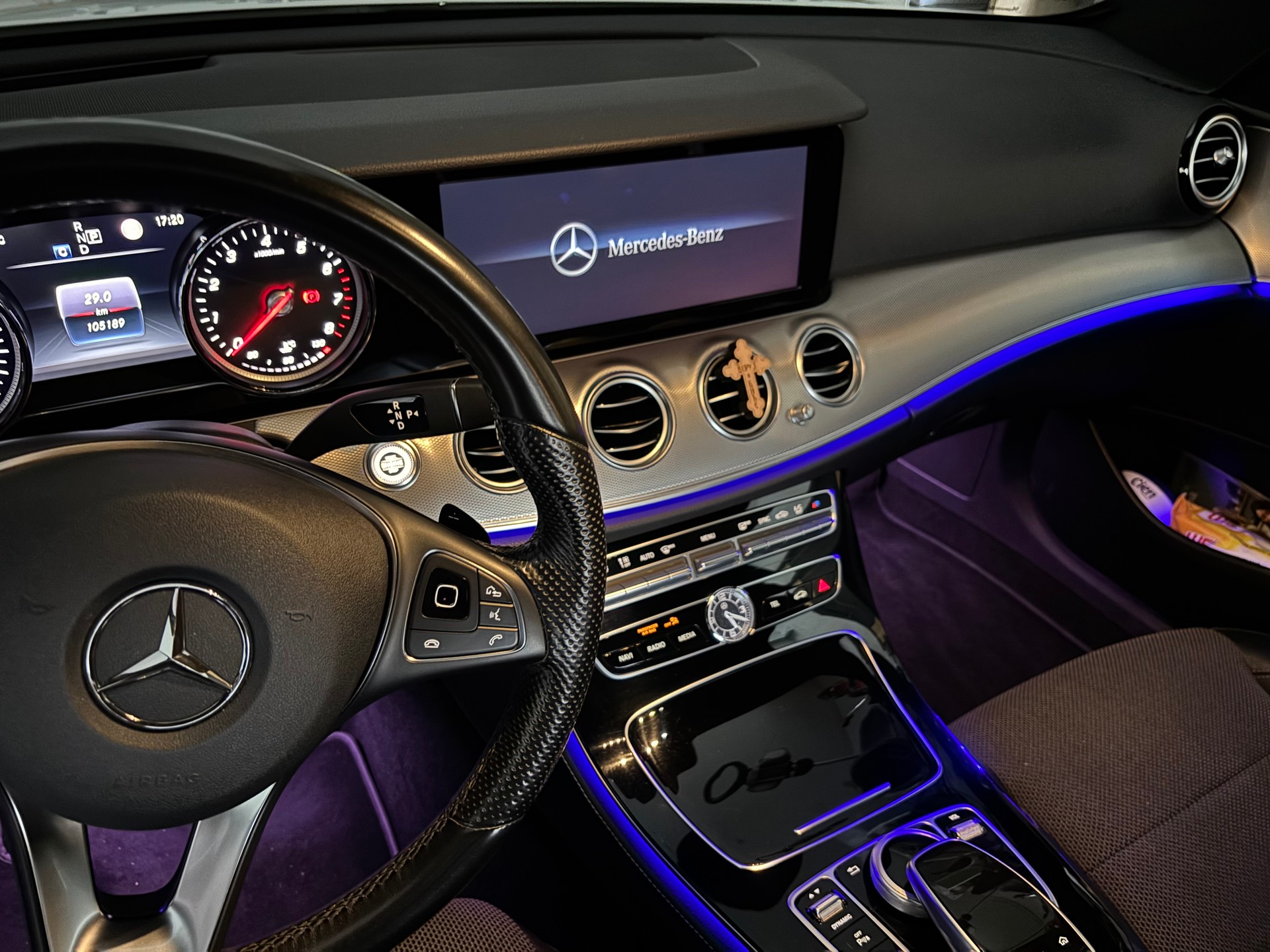 MERCEDES-BENZ E 200 Avantgarde 9G-Tronic, CH Fahrzeug, Service gepflegt-image-12