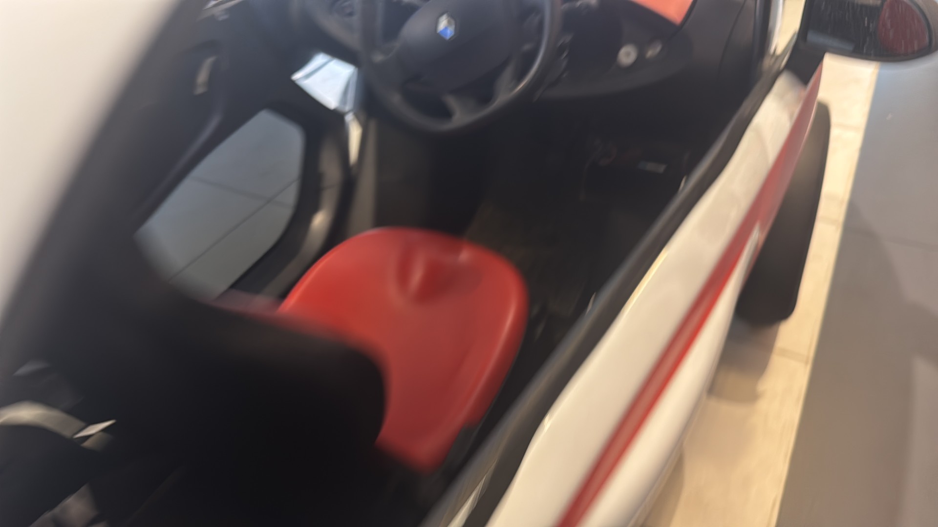 RENAULT Twizy Z.E. Urban (Batterie Miete)-image-1