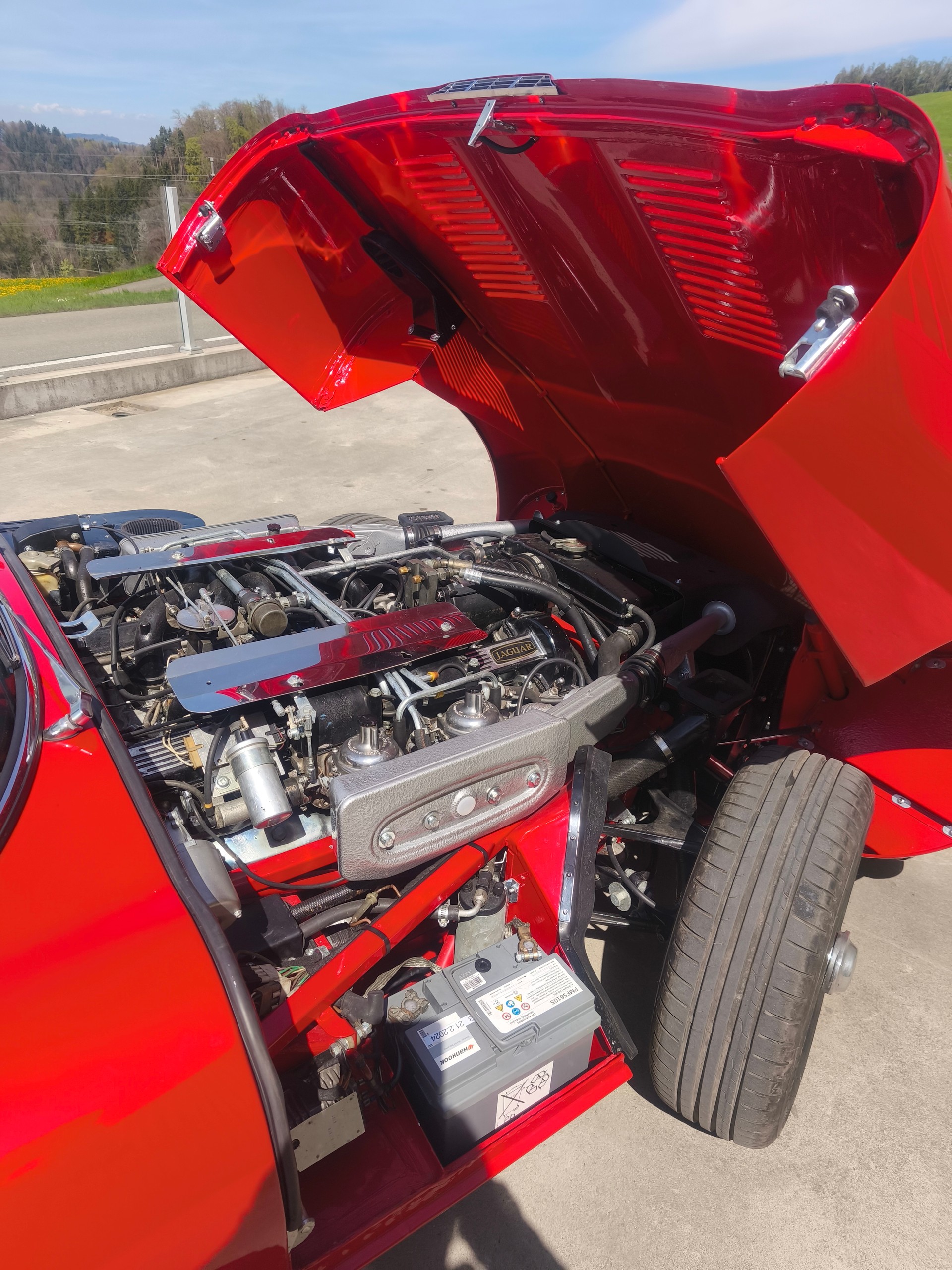 JAGUAR E V12-image-7