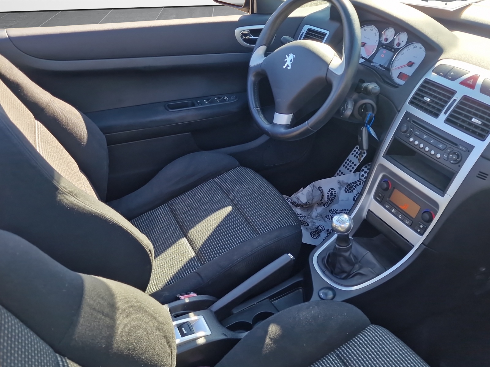 PEUGEOT 307 CC 2.0 16V Dynamic-image-14
