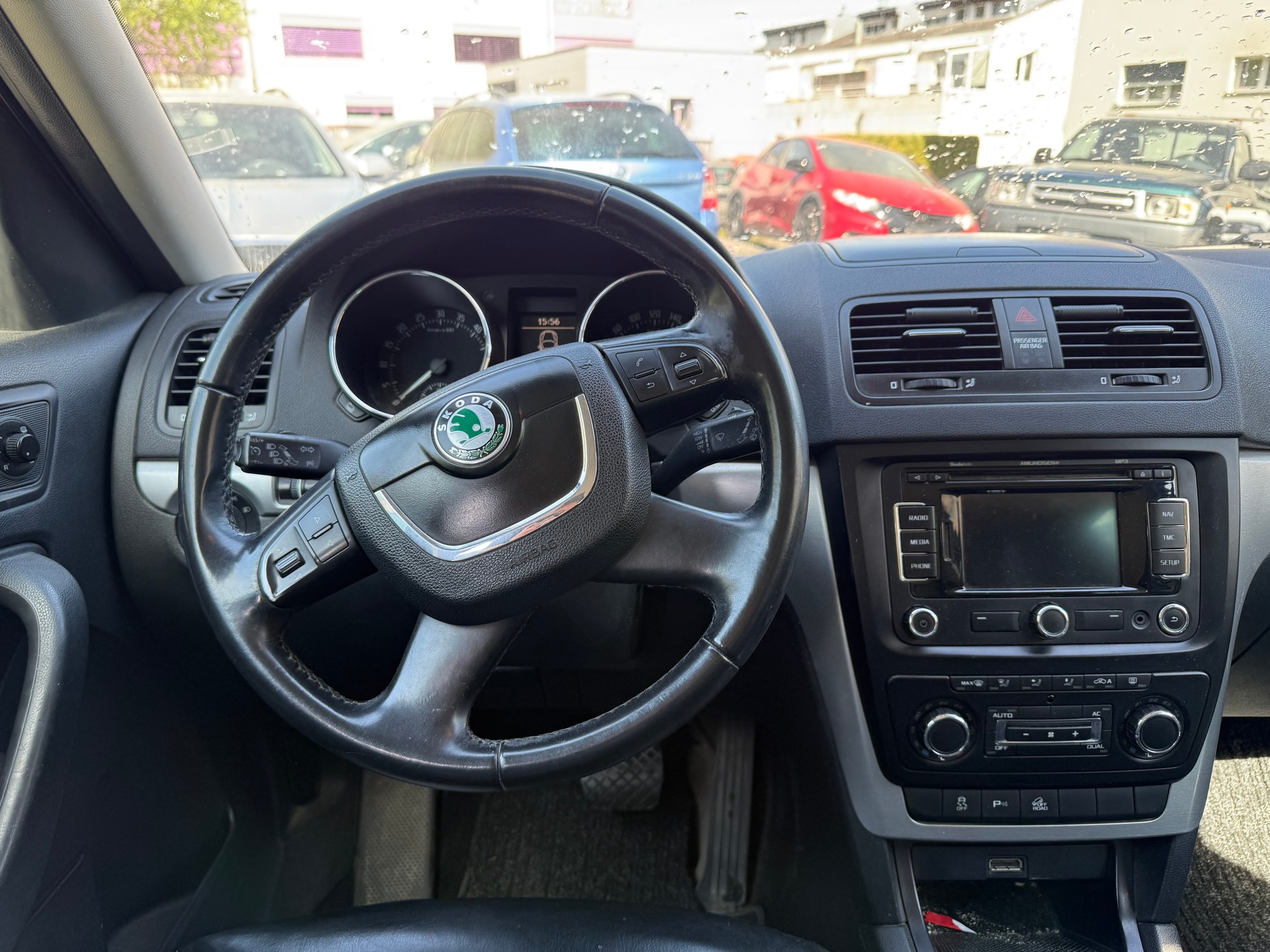 SKODA Yeti 2.0 TDI Ambition 4x4 DSG-image-9