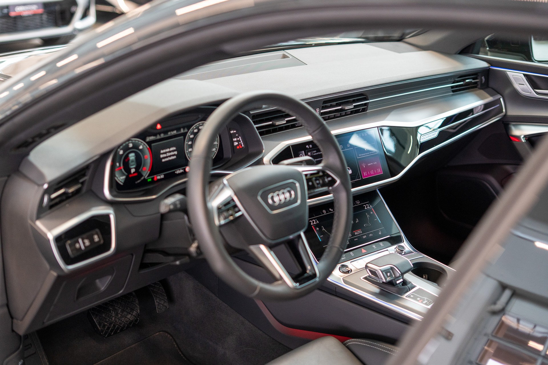 AUDI A7 Sportback 3.0 50 TDI quattro T-Tronic / Rückfahrkamera / Glasdach / Ambientebeleuchtung-image-10