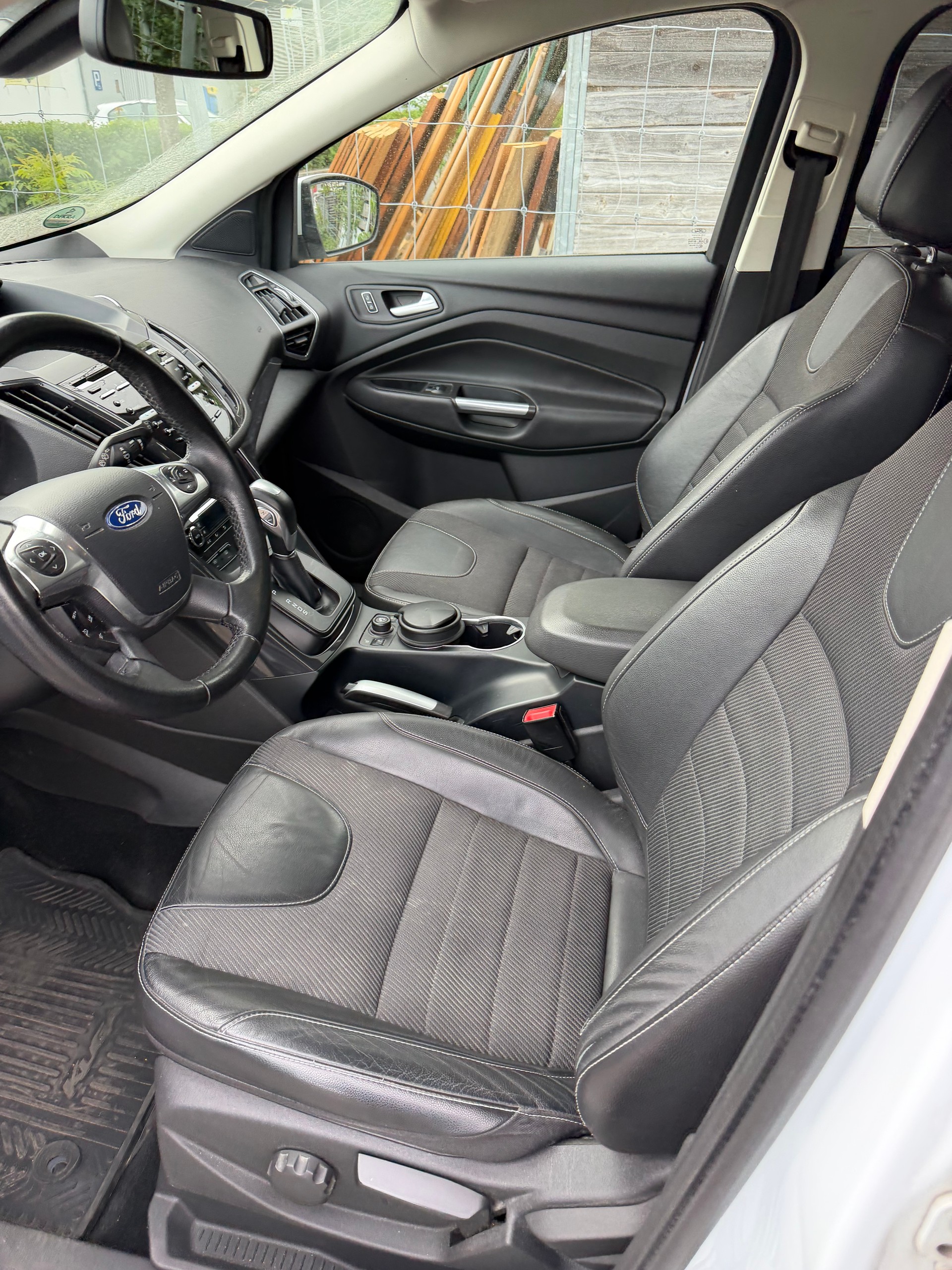 FORD Kuga 2.0 TDCi Titanium 4WD PowerShift-image-4
