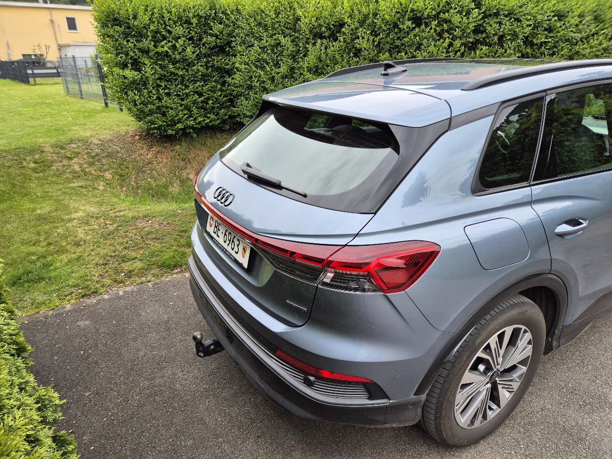 AUDI Q4 e-tron 45 Edition Swiss Ski quattro-image-1