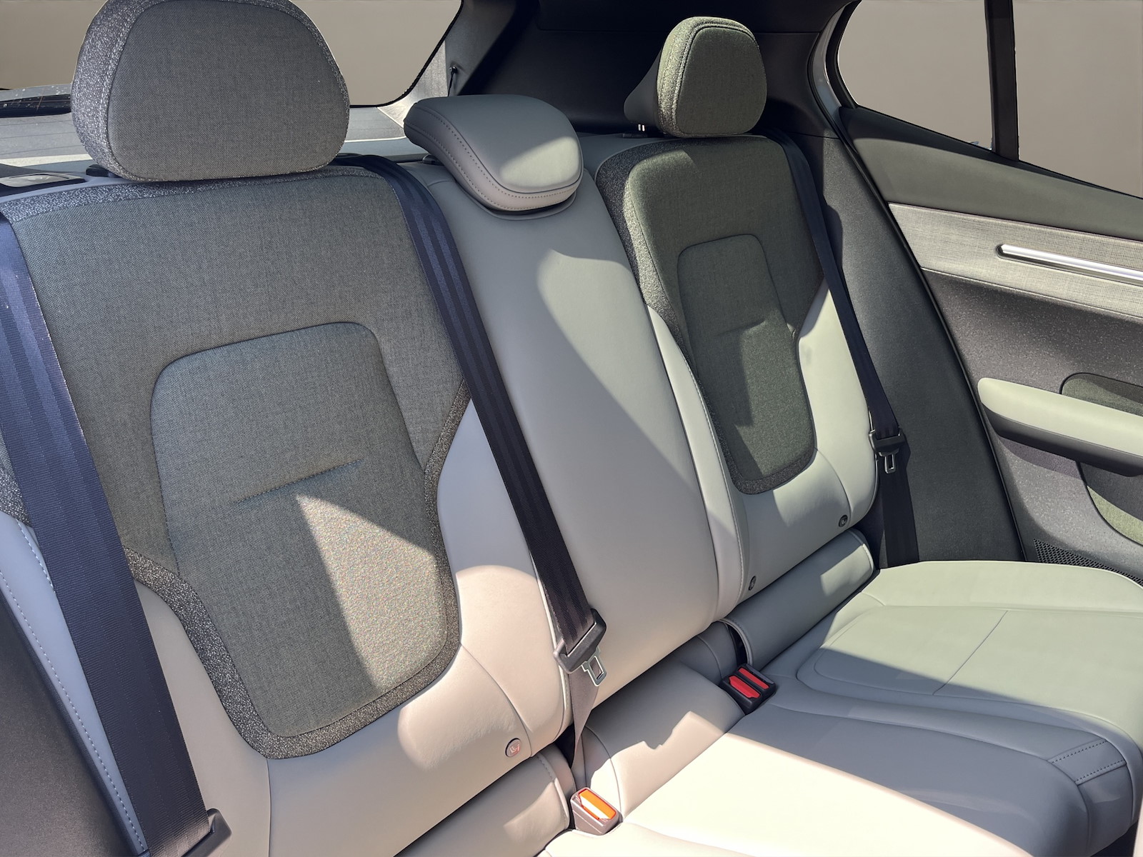 VOLVO EX 30 CC E60 Twin Performance AWD-image-10