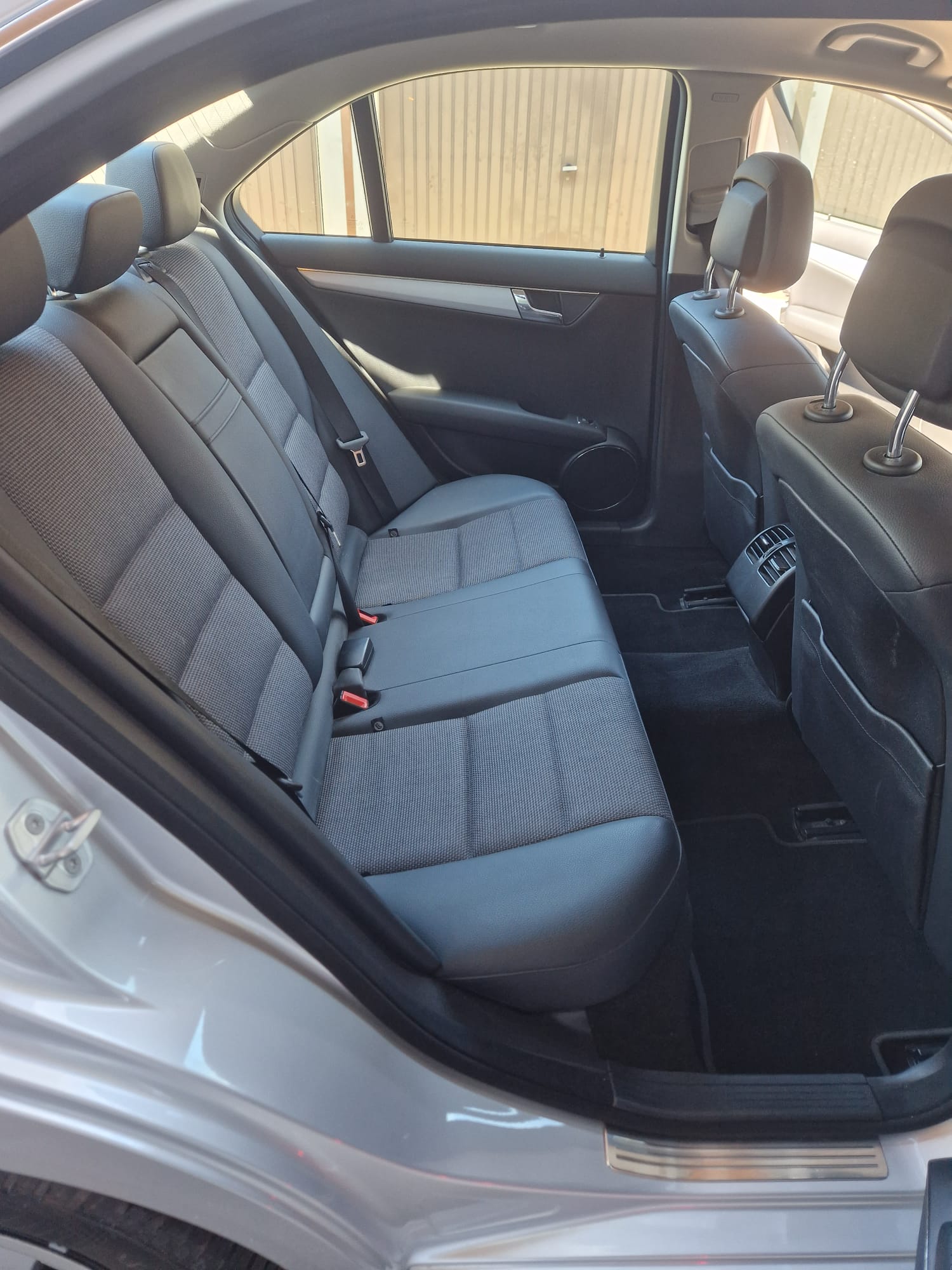 MERCEDES-BENZ C 250 CDI BlueEfficiency Automatic-image-11