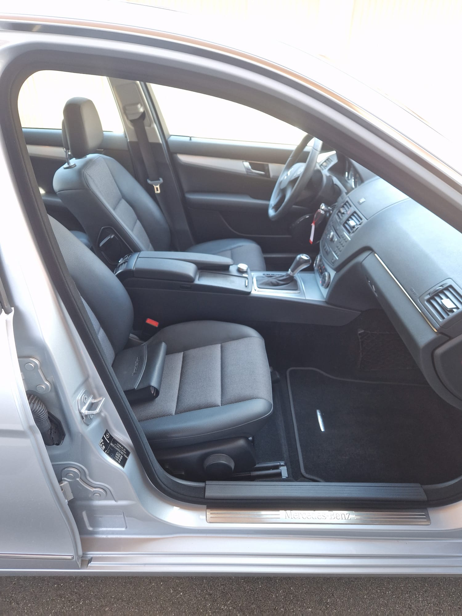 MERCEDES-BENZ C 250 CDI BlueEfficiency Automatic-image-9