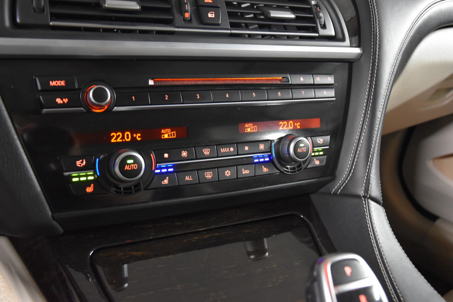 BMW 650i Coupé xDrive INDIVIDUAL-image-19