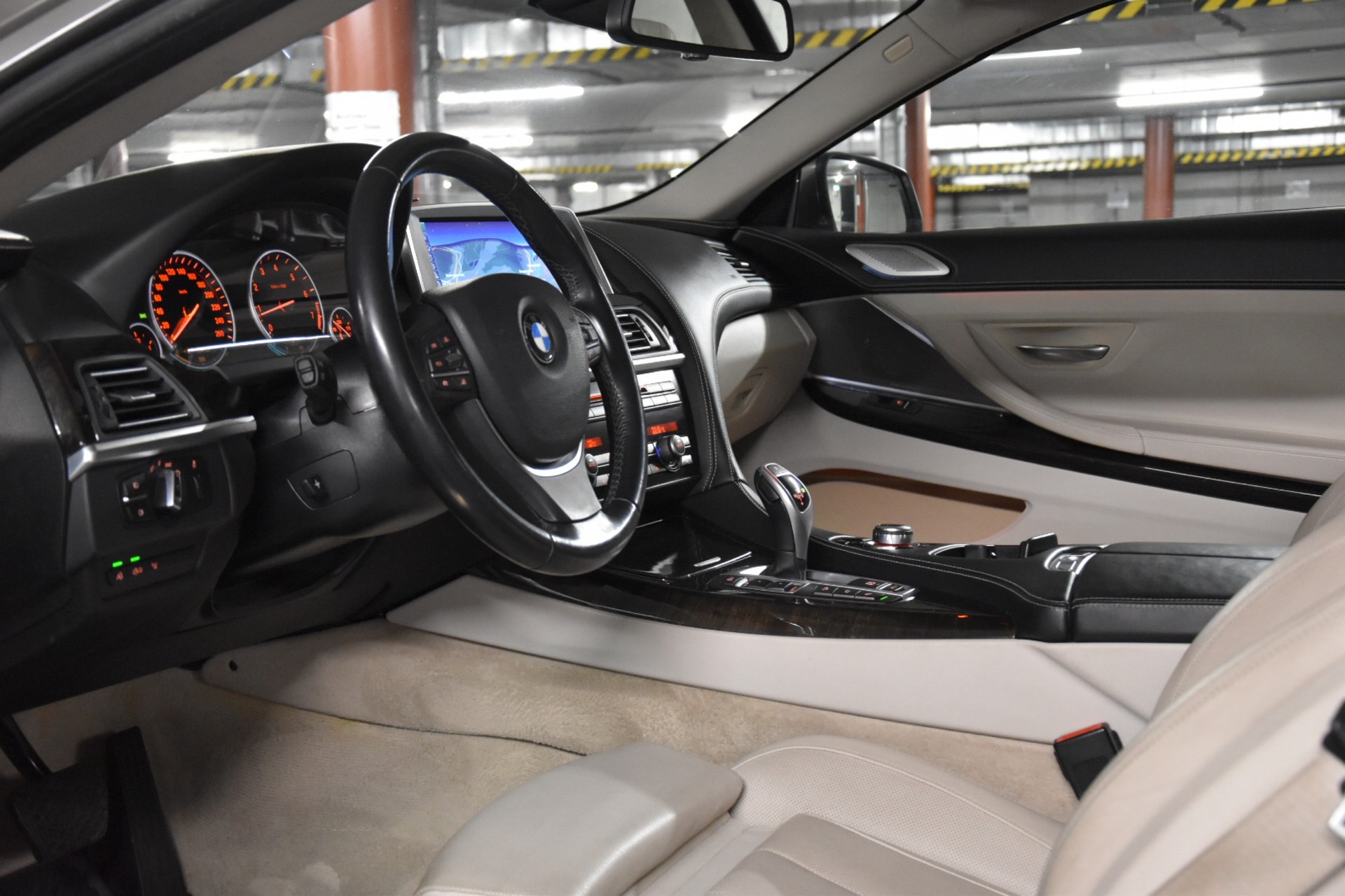 BMW 650i Coupé xDrive INDIVIDUAL-image-24