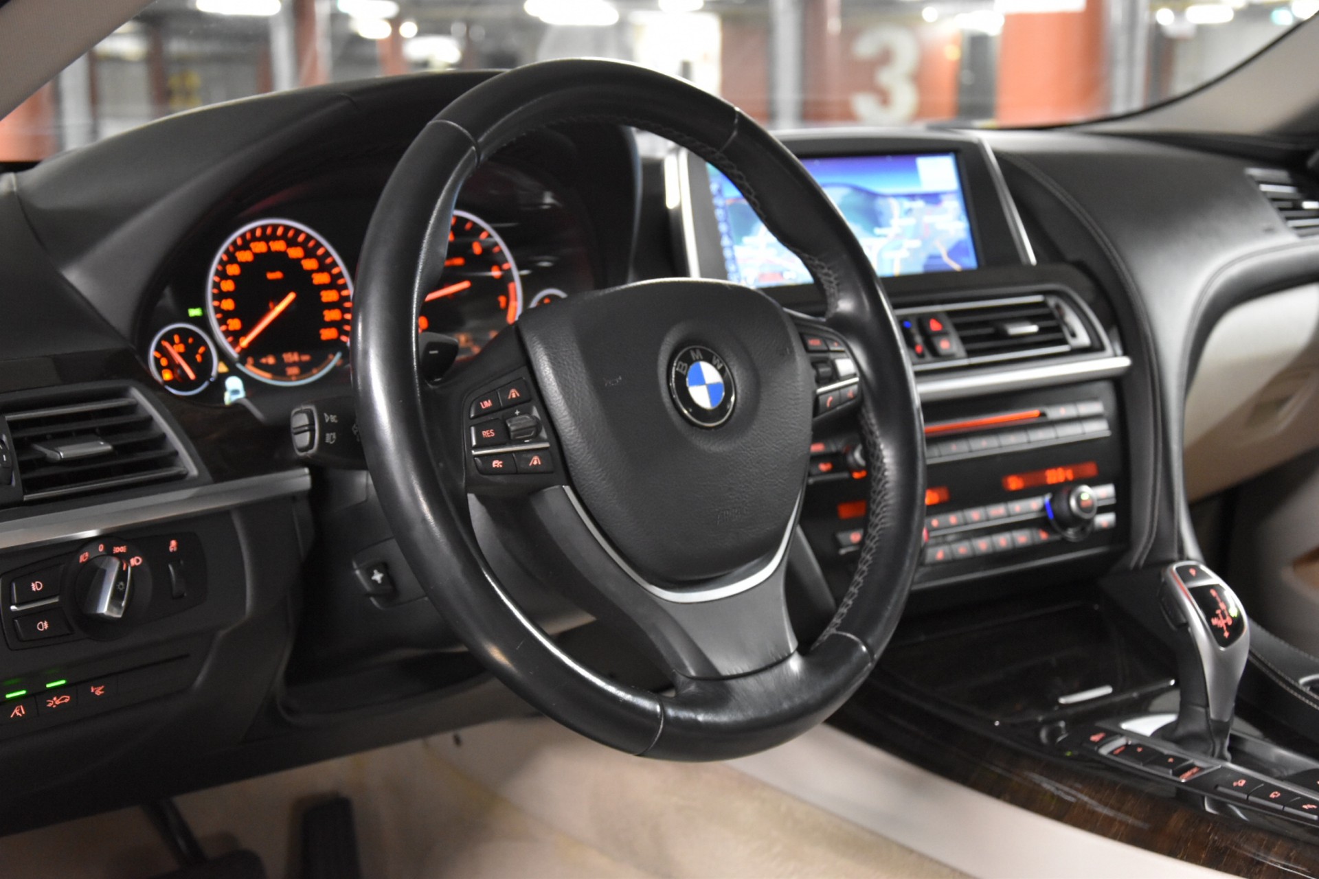 BMW 650i Coupé xDrive INDIVIDUAL-image-23