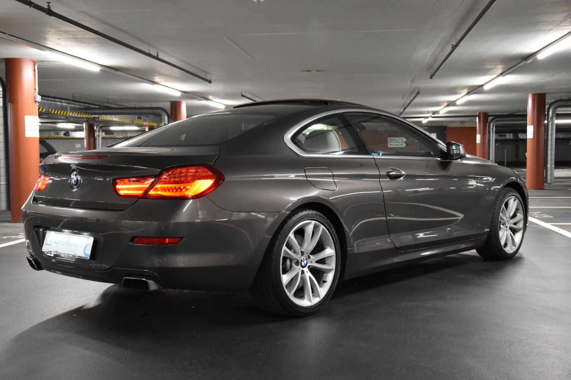 BMW 650i Coupé xDrive INDIVIDUAL-image-8
