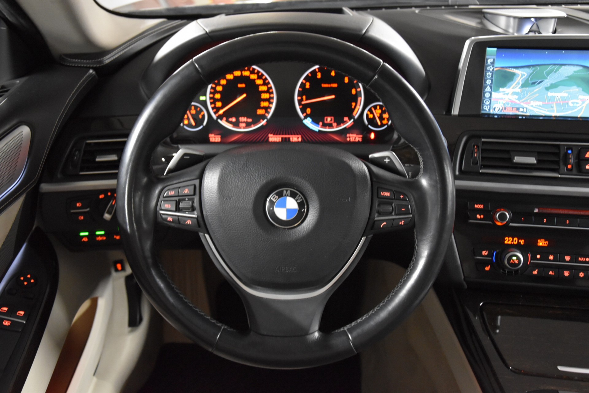 BMW 650i Coupé xDrive INDIVIDUAL-image-11