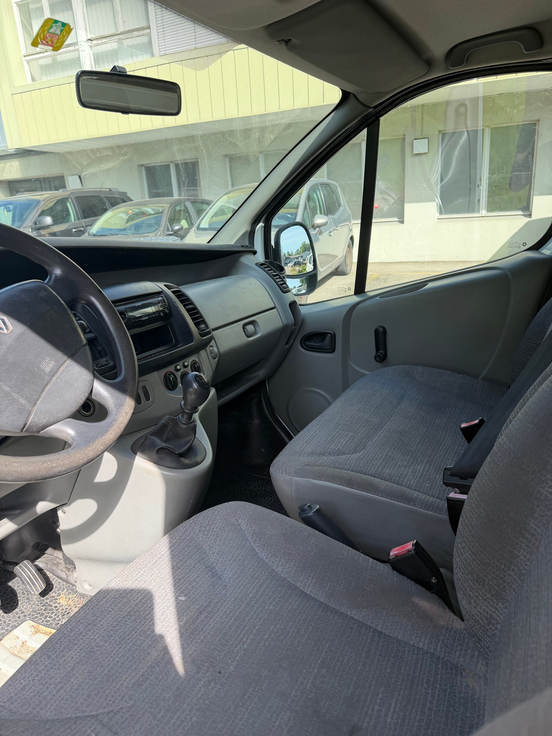 RENAULT Trafic 2.0 dCi 90 2.7t L1H1-image-6