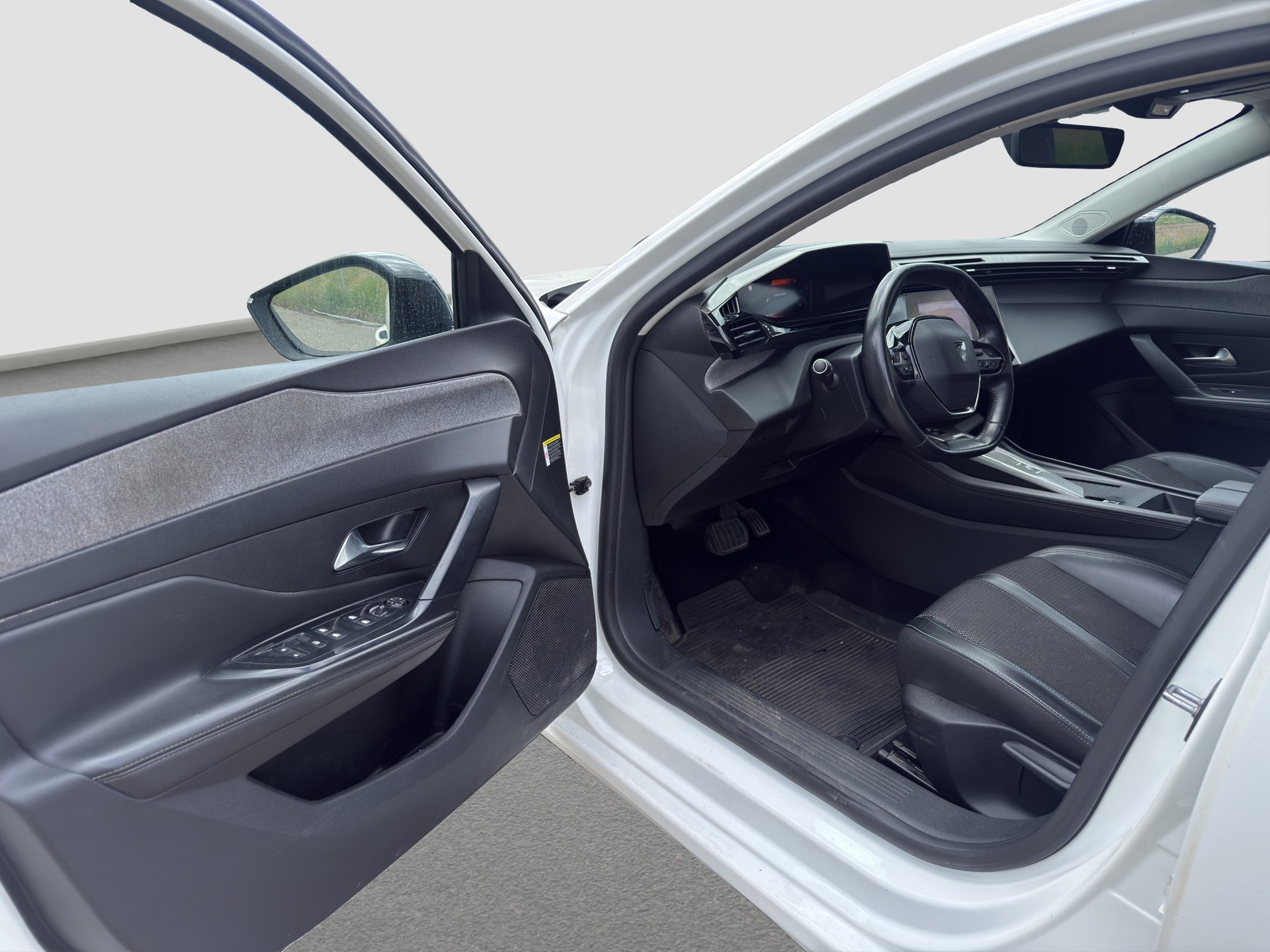 PEUGEOT 308 SW 1.5 BlueHDI Allure Pack EAT8 ** Ab MFK und Service ** CH Auto ** 1. Hand **-image-11