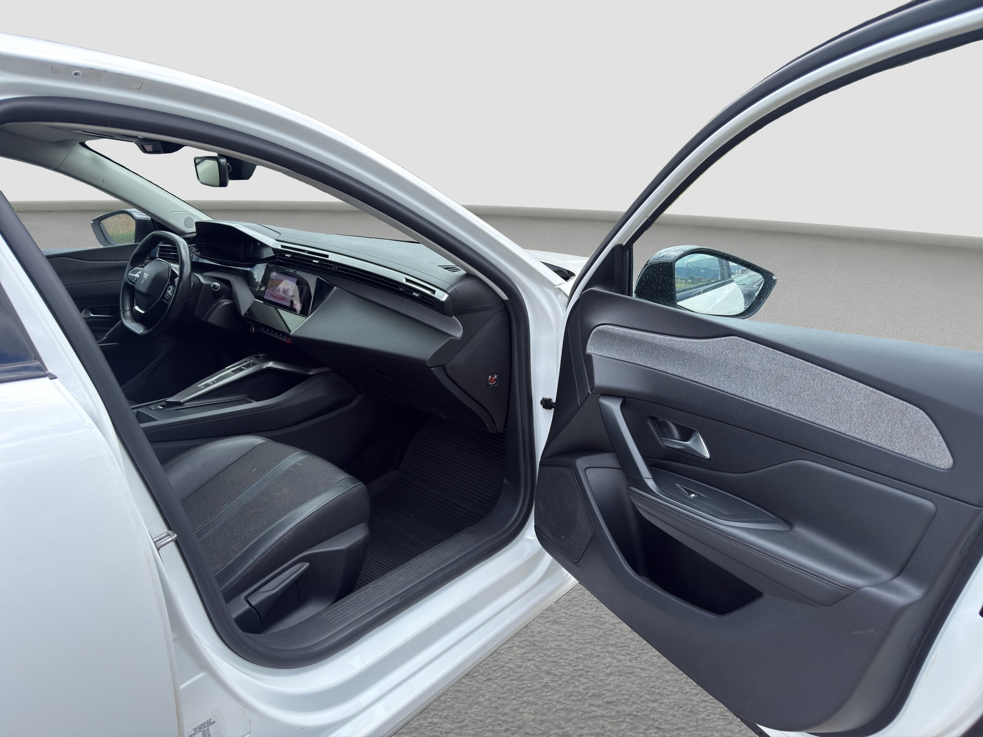 PEUGEOT 308 SW 1.5 BlueHDI Allure Pack EAT8 ** Ab MFK und Service ** CH Auto ** 1. Hand **-image-13