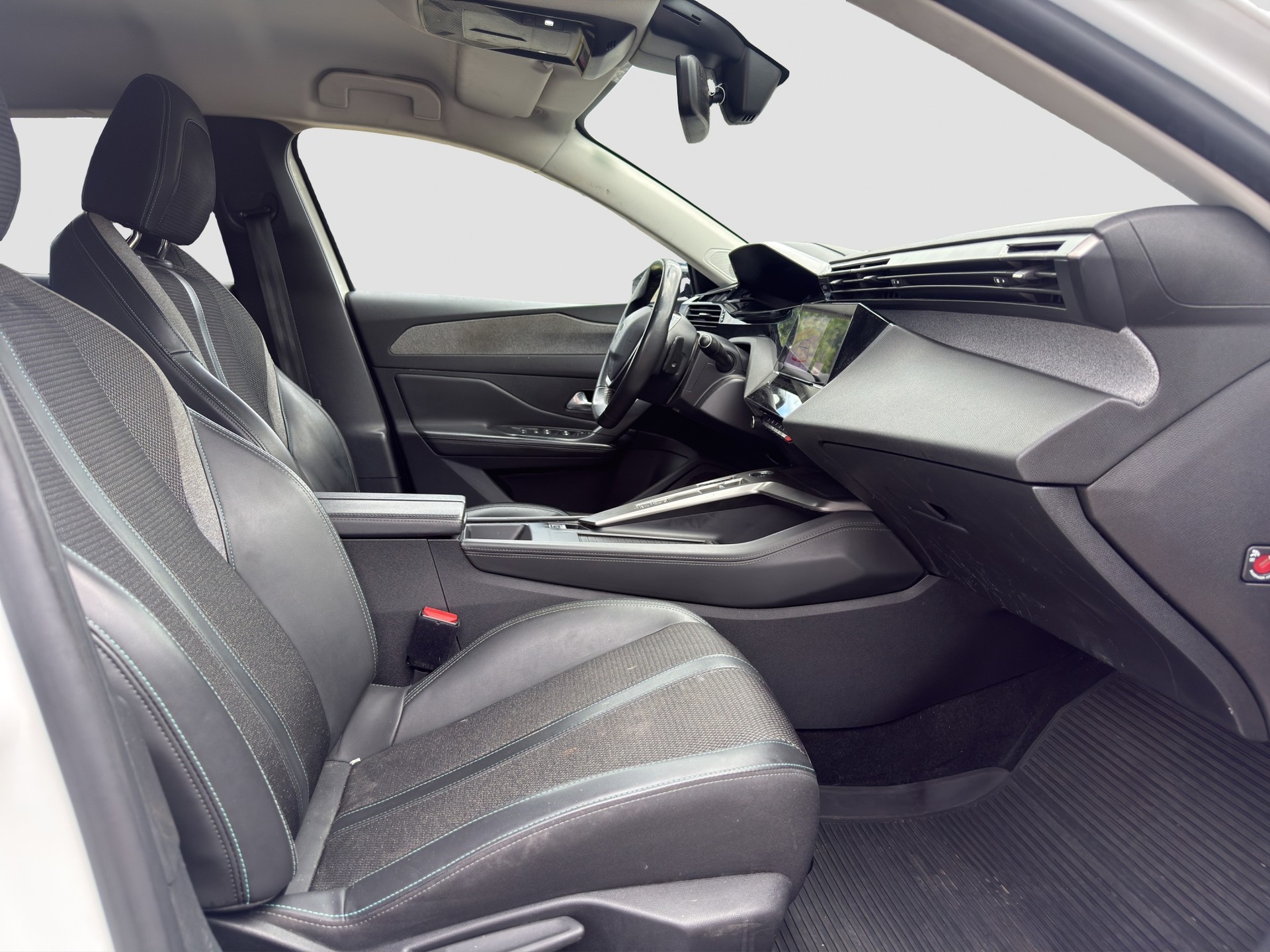 PEUGEOT 308 SW 1.5 BlueHDI Allure Pack EAT8 ** Ab MFK und Service ** CH Auto ** 1. Hand **-image-12