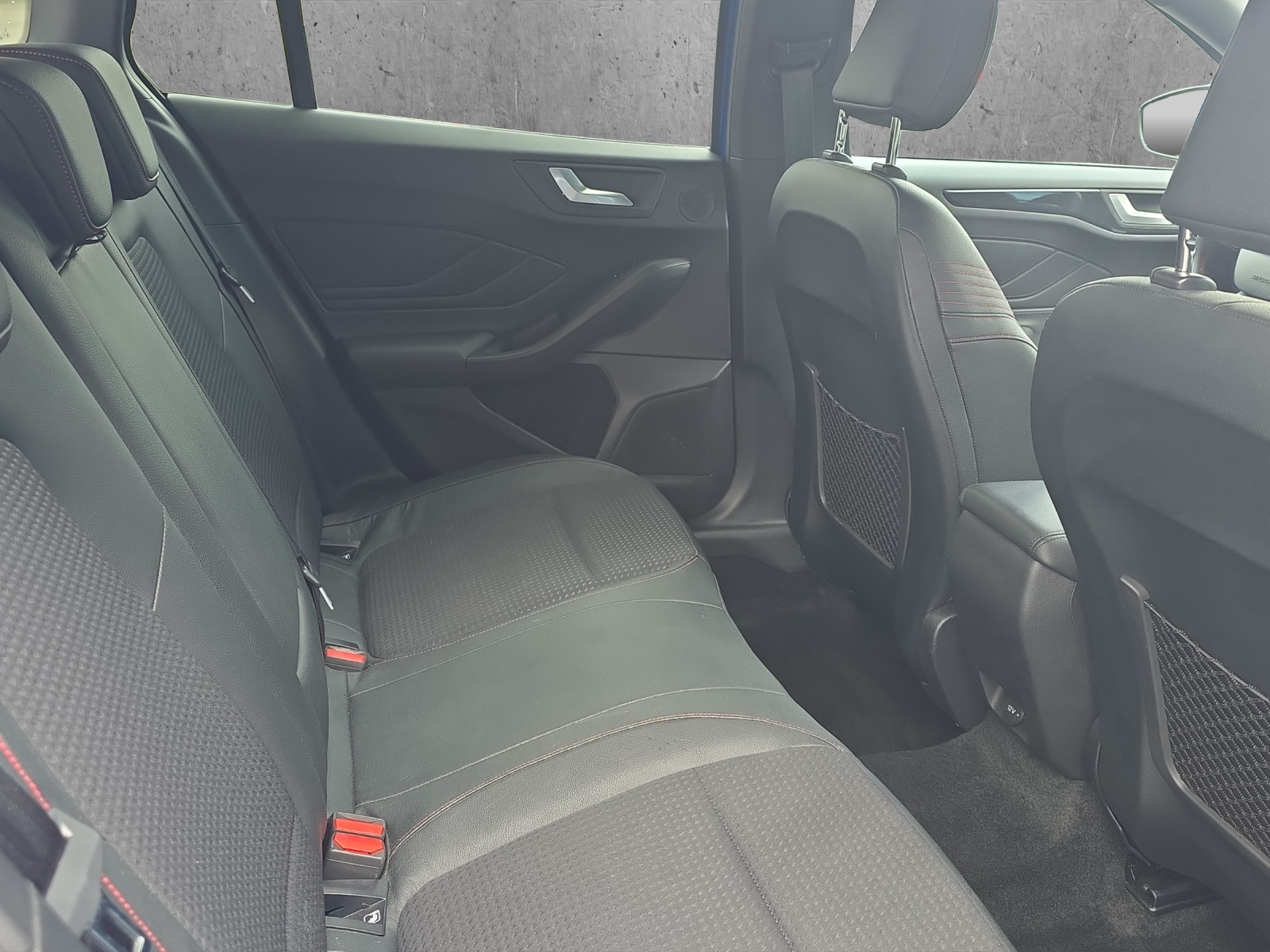 FORD Focus 1.5 SCTi ST Line Automatic-image-12