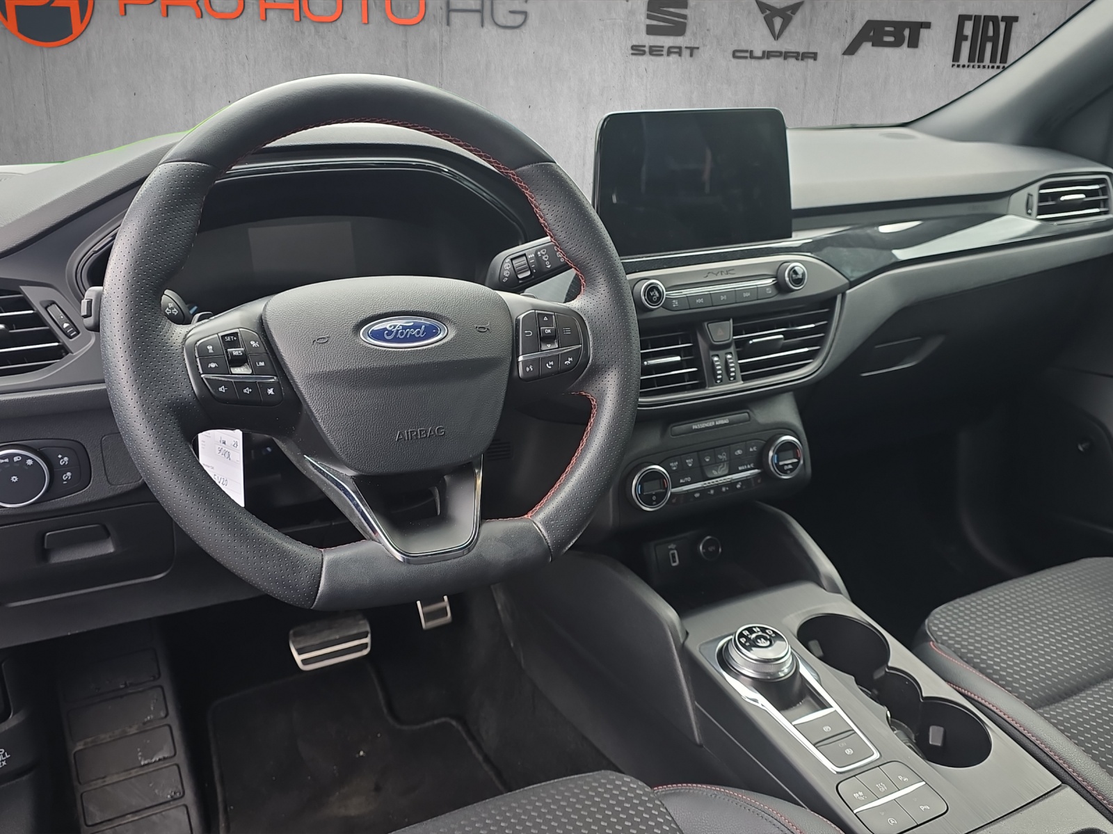 FORD Focus 1.5 SCTi ST Line Automatic-image-8