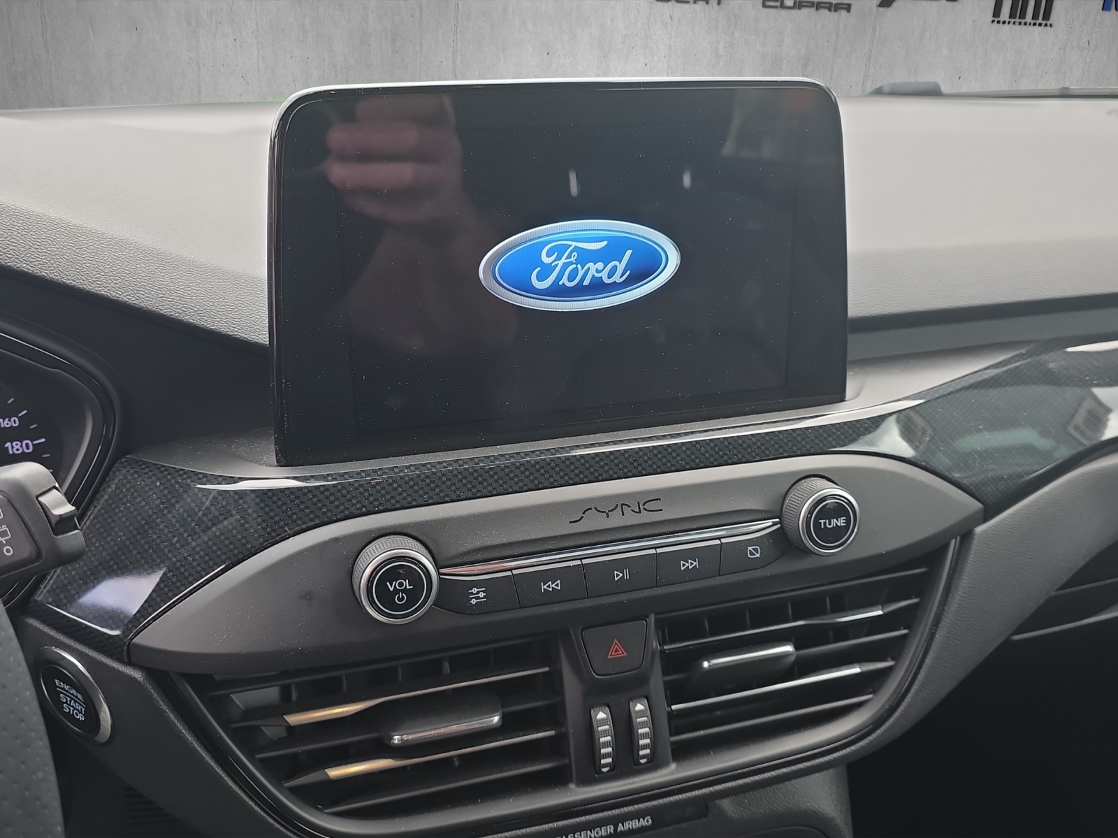 FORD Focus 1.5 SCTi ST Line Automatic-image-9
