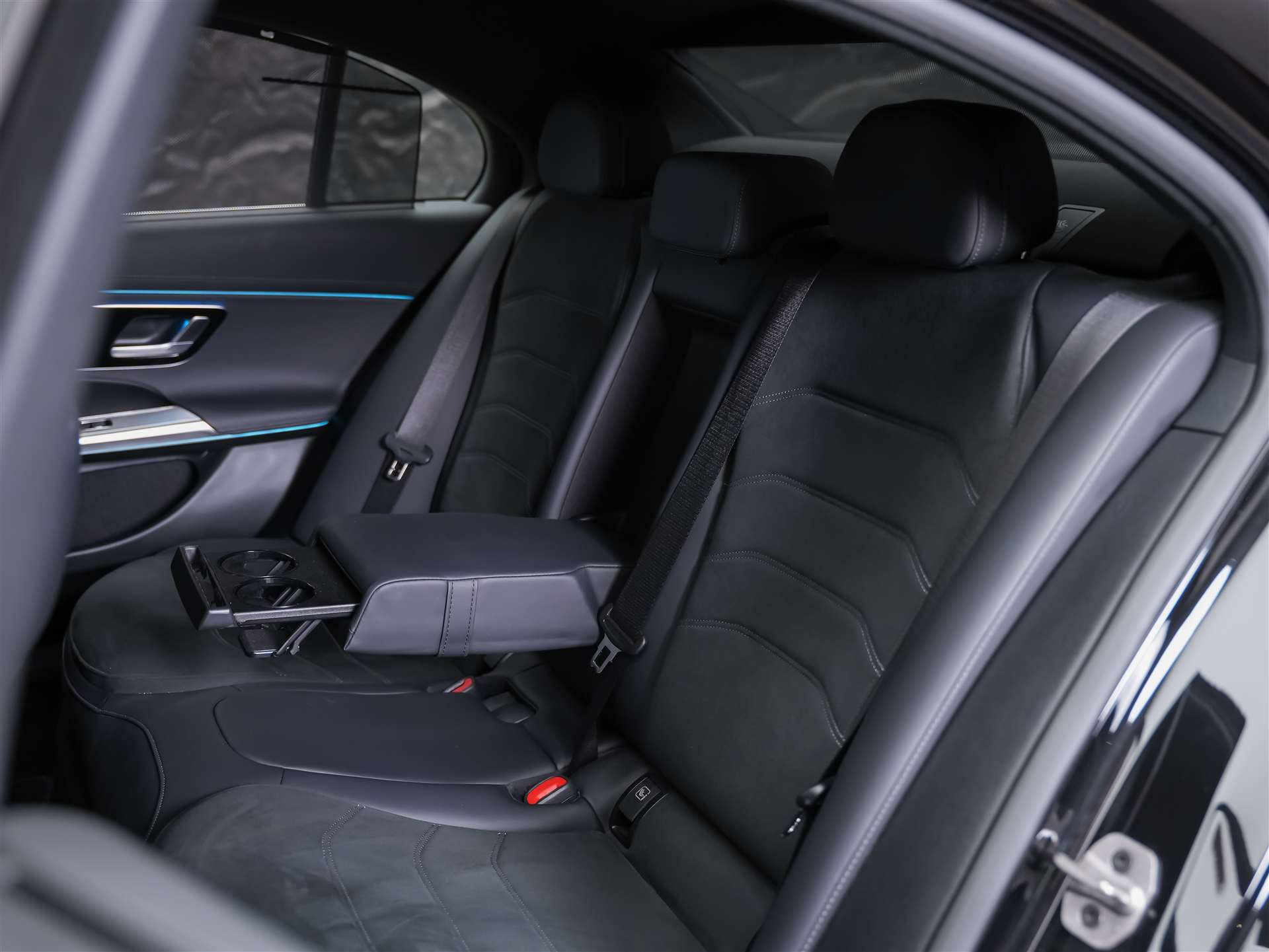 MERCEDES-BENZ E 200 AMG Line *Werksgarantie*21" Felgen*360° Kamera*Abstandsregler*-image-12