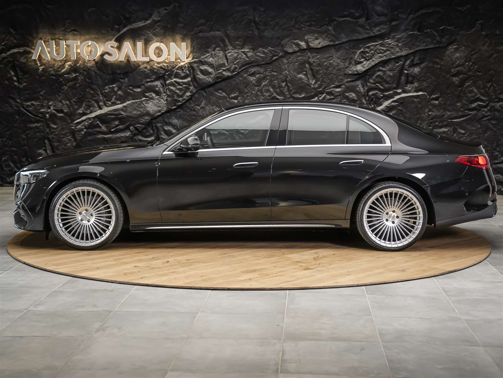 MERCEDES-BENZ E 200 AMG Line *Werksgarantie*21" Felgen*360° Kamera*Abstandsregler*-showroom-element-2