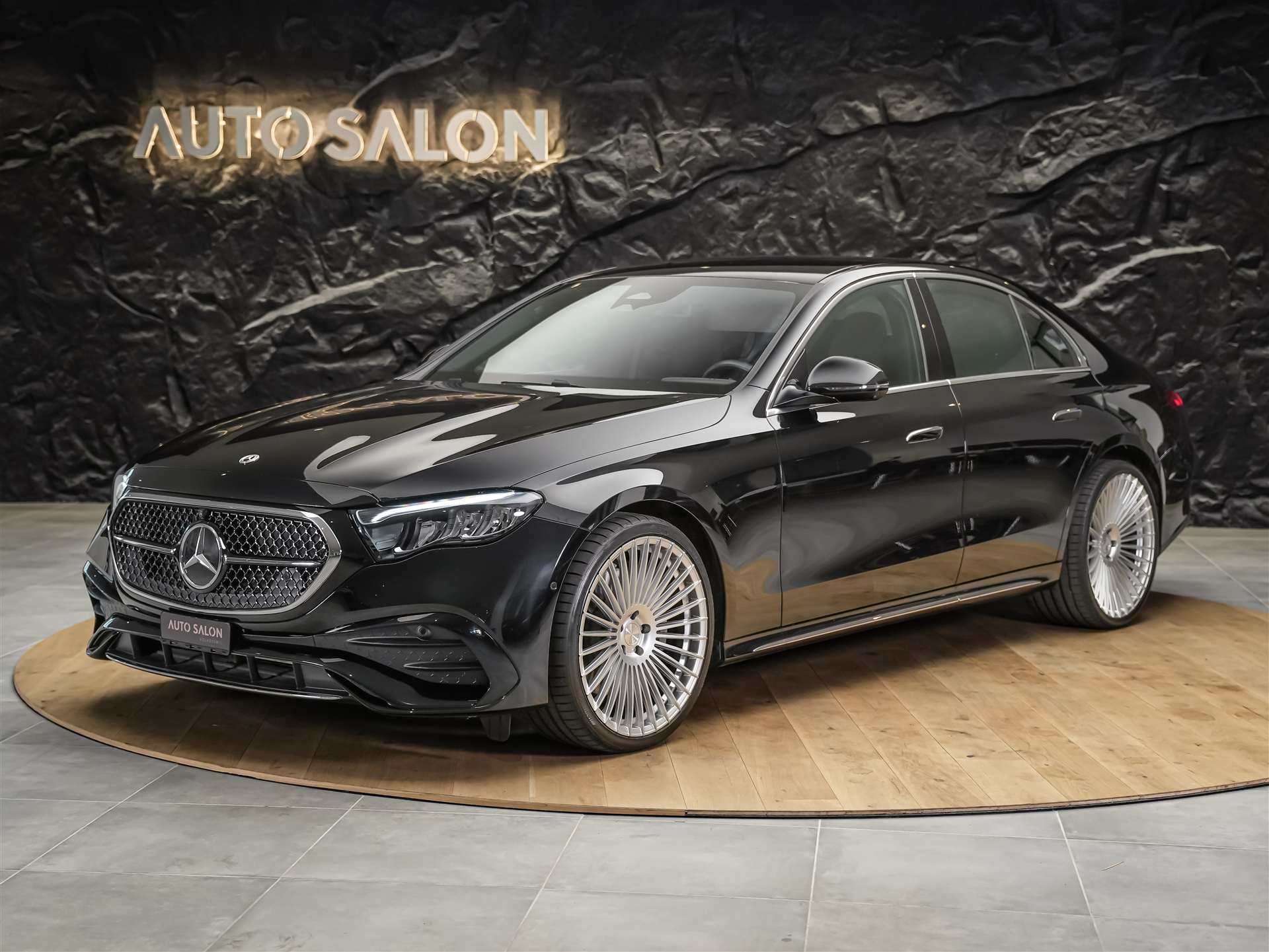 MERCEDES-BENZ E 200 AMG Line *Werksgarantie*21" Felgen*360° Kamera*Abstandsregler*-showroom-element-1
