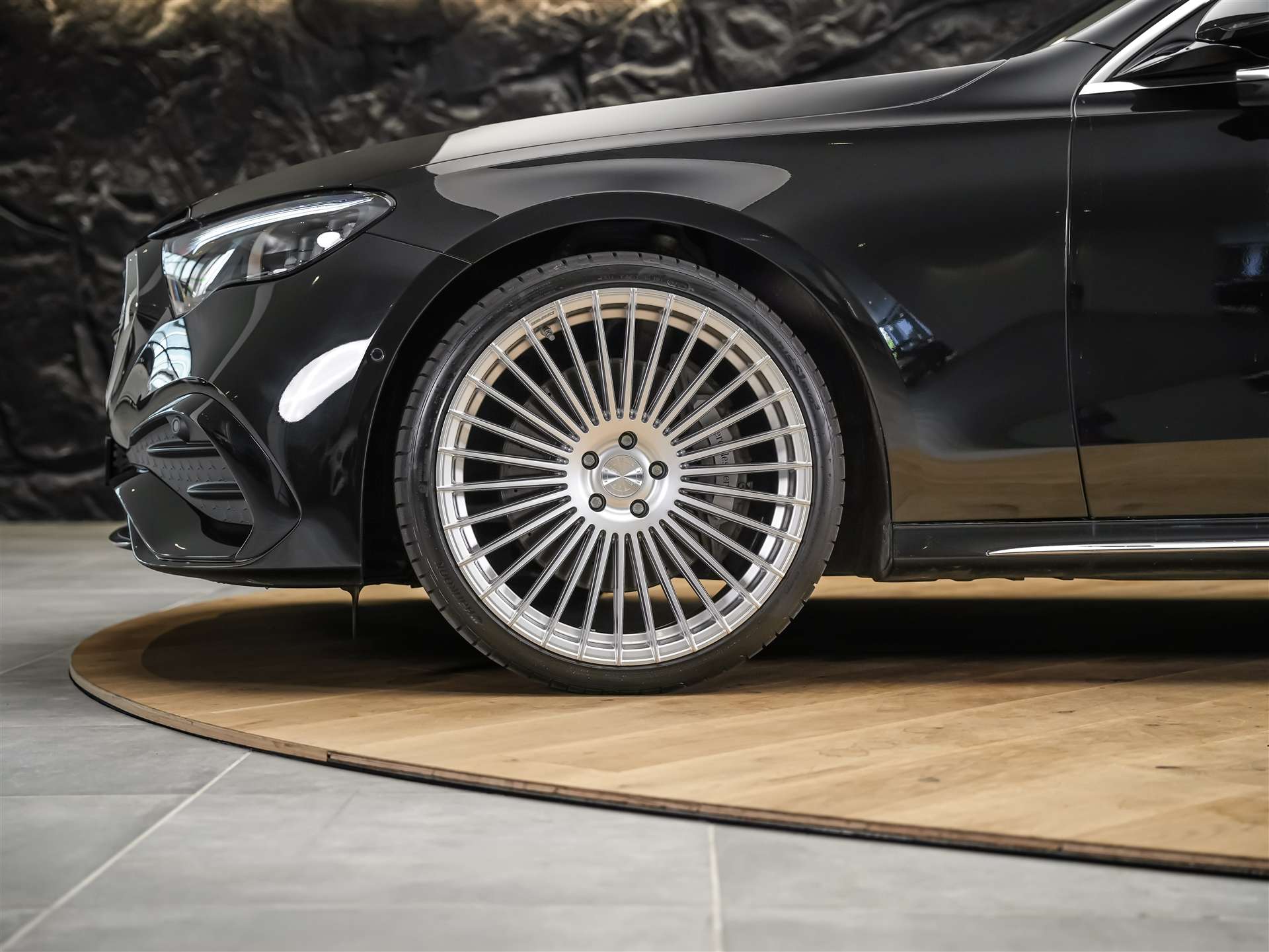 MERCEDES-BENZ E 200 AMG Line *Werksgarantie*21" Felgen*360° Kamera*Abstandsregler*-image-15