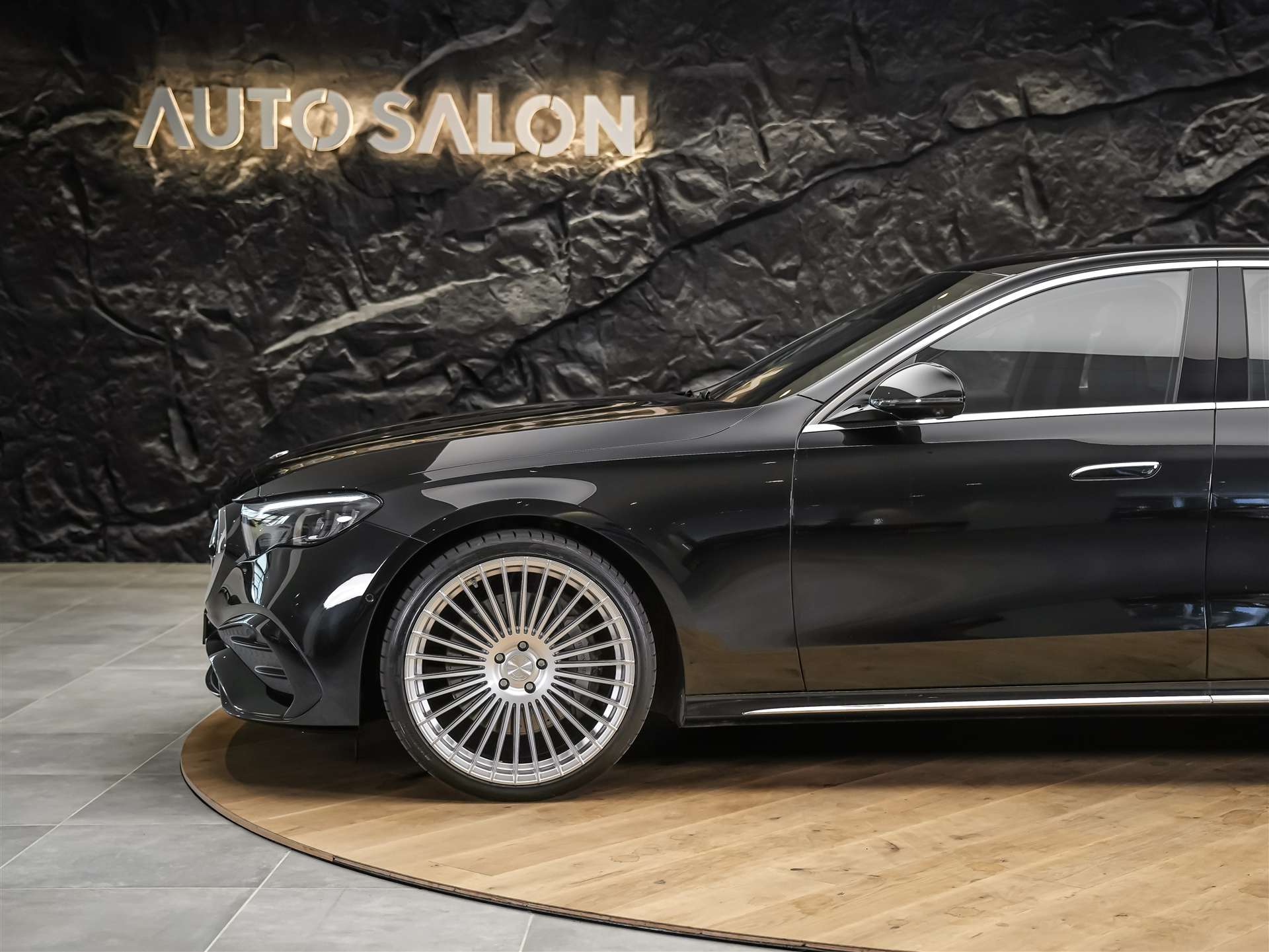 MERCEDES-BENZ E 200 AMG Line *Werksgarantie*21" Felgen*360° Kamera*Abstandsregler*-image-14