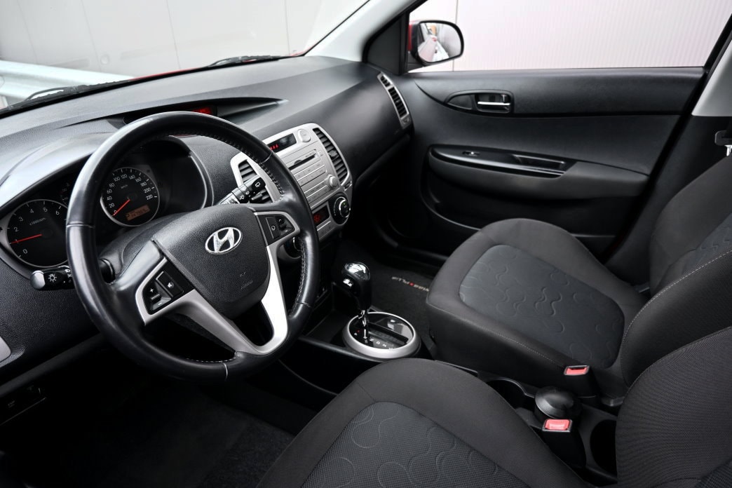 HYUNDAI i20 1.4 Style Automatic-image-7