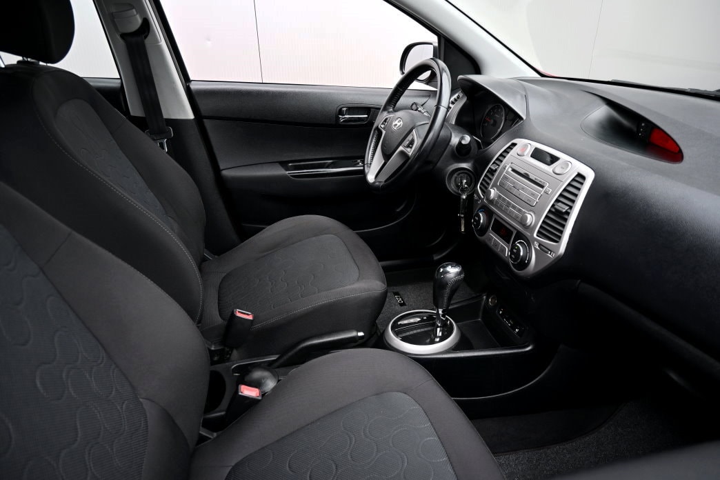 HYUNDAI i20 1.4 Style Automatic-image-4