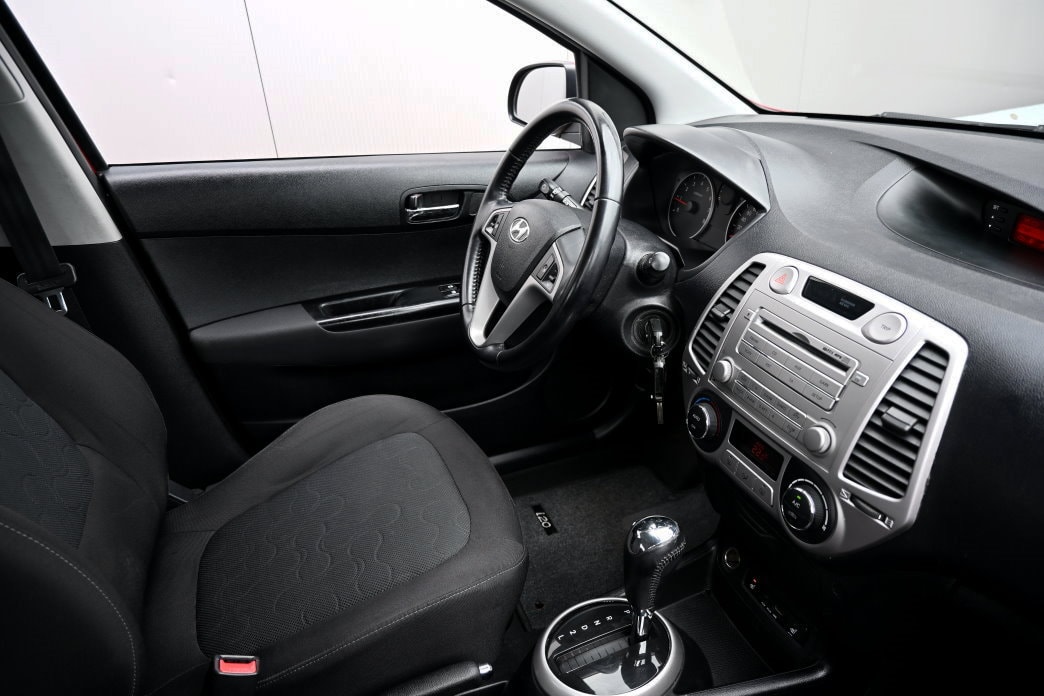 HYUNDAI i20 1.4 Style Automatic-image-6
